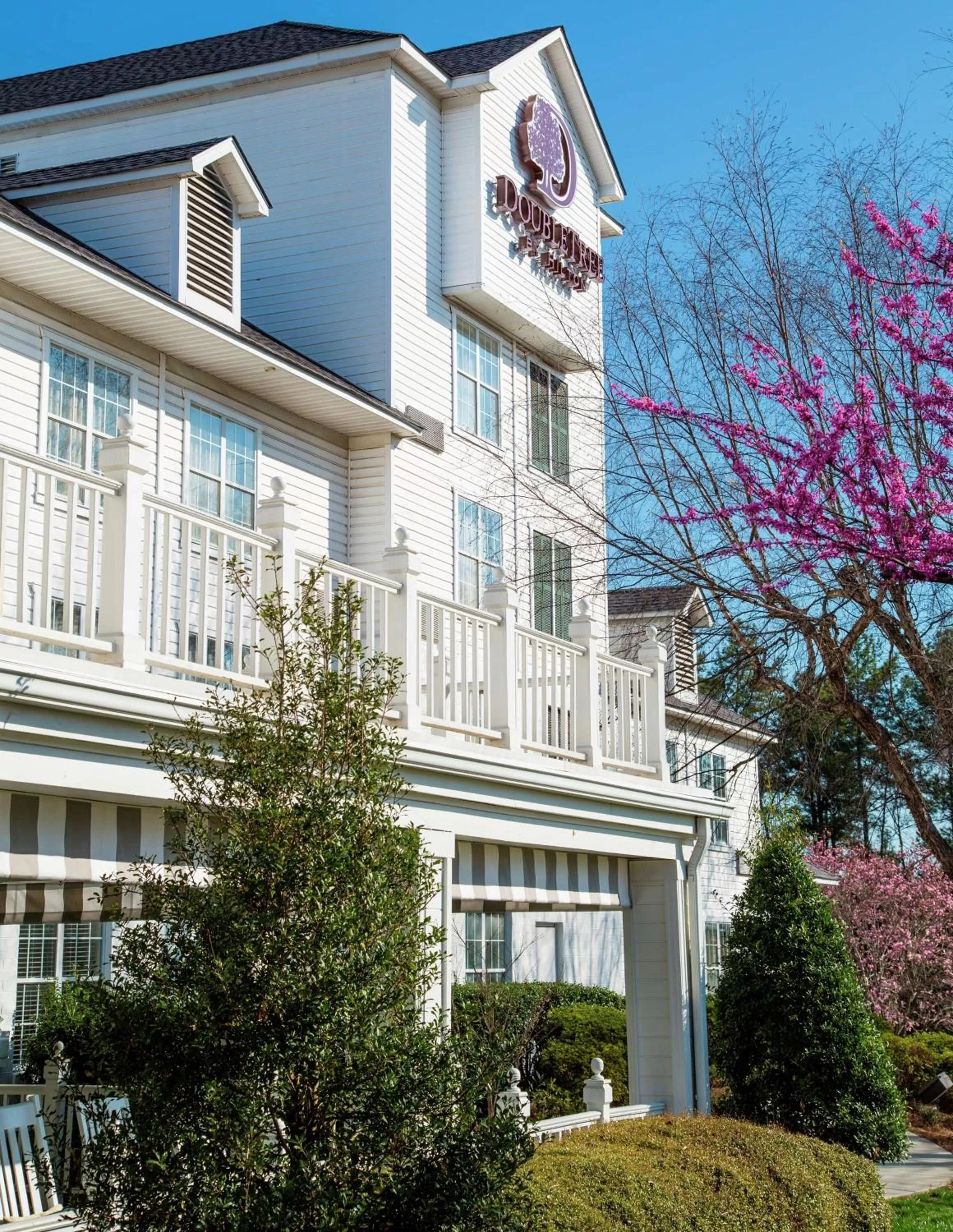 Property building in DoubleTree by Hilton Raleigh Durham Airport at Research Triangle Park