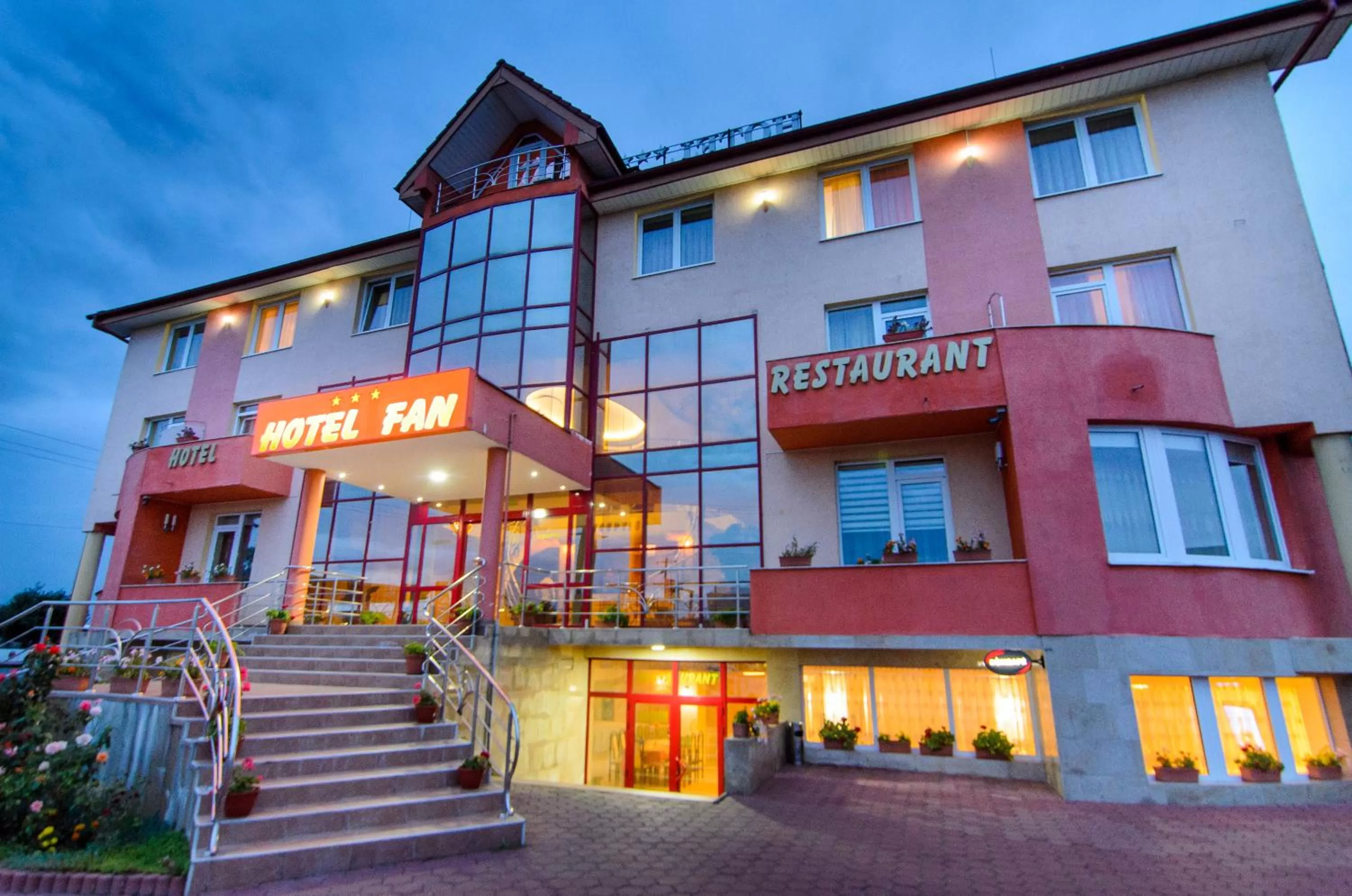 Property building, Facade/Entrance in Hotel FAN Sebes