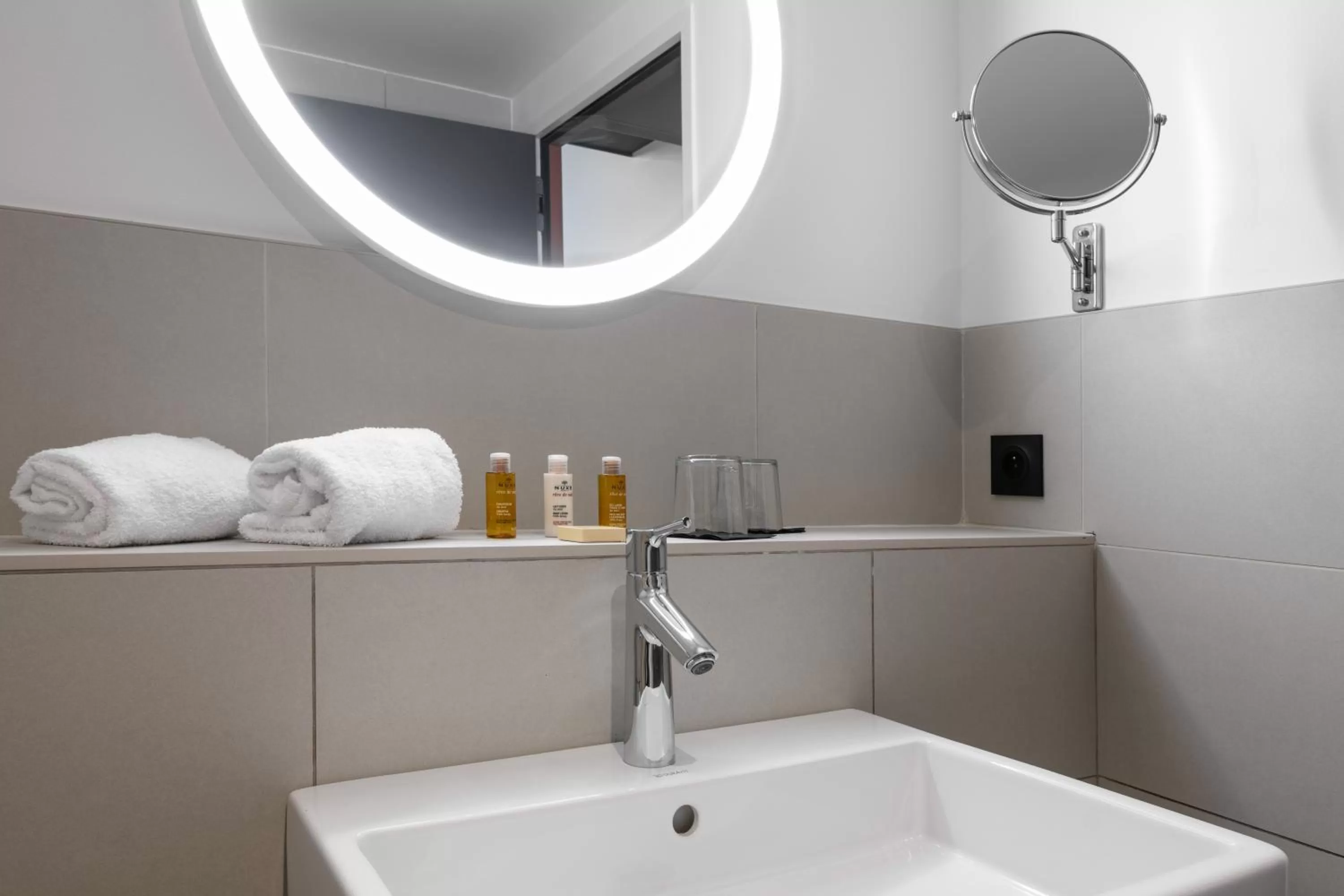 Bathroom in Mercure Bordeaux Centre Gare Atlantic