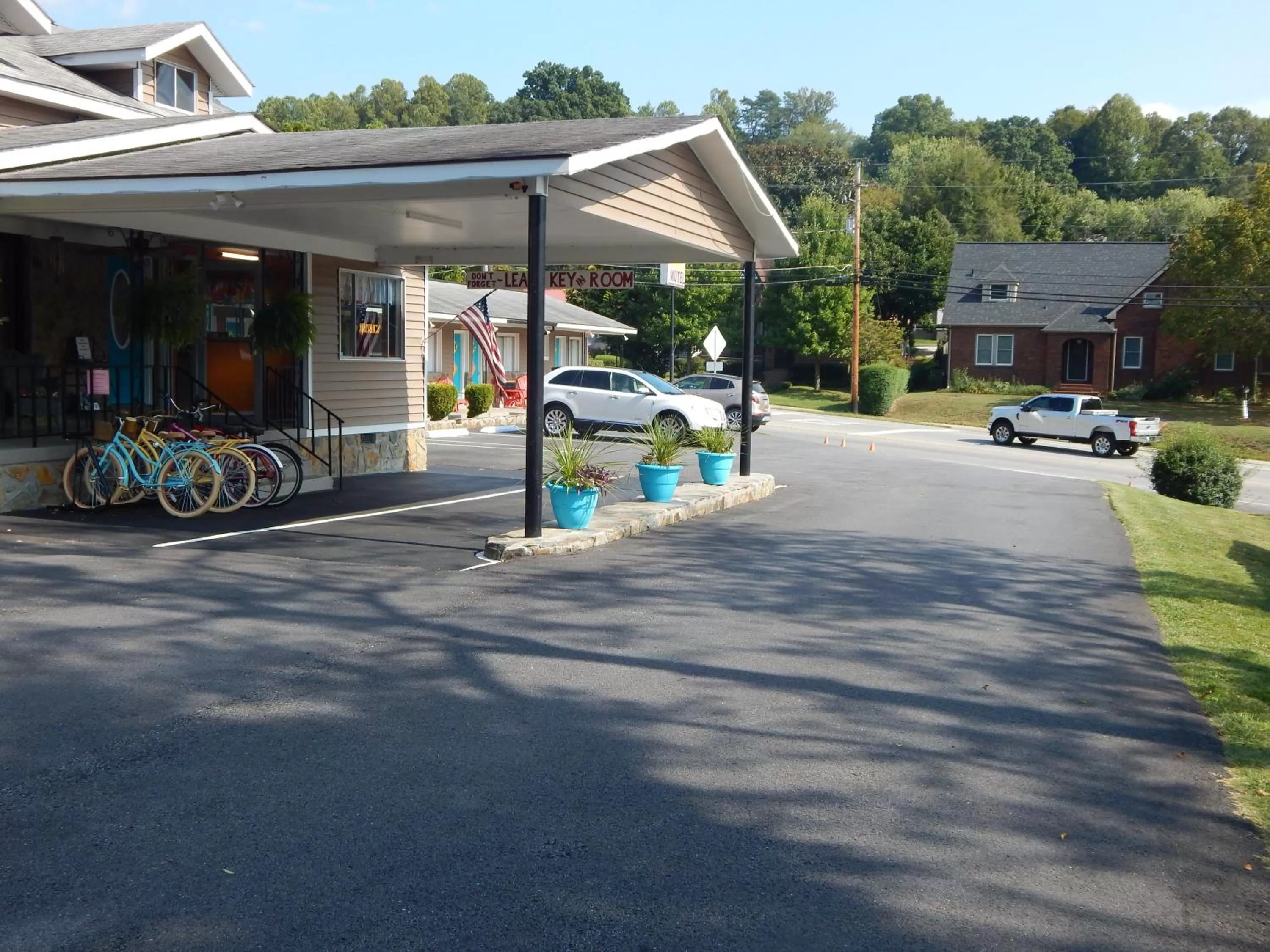 Facade/entrance in Sunset Motel