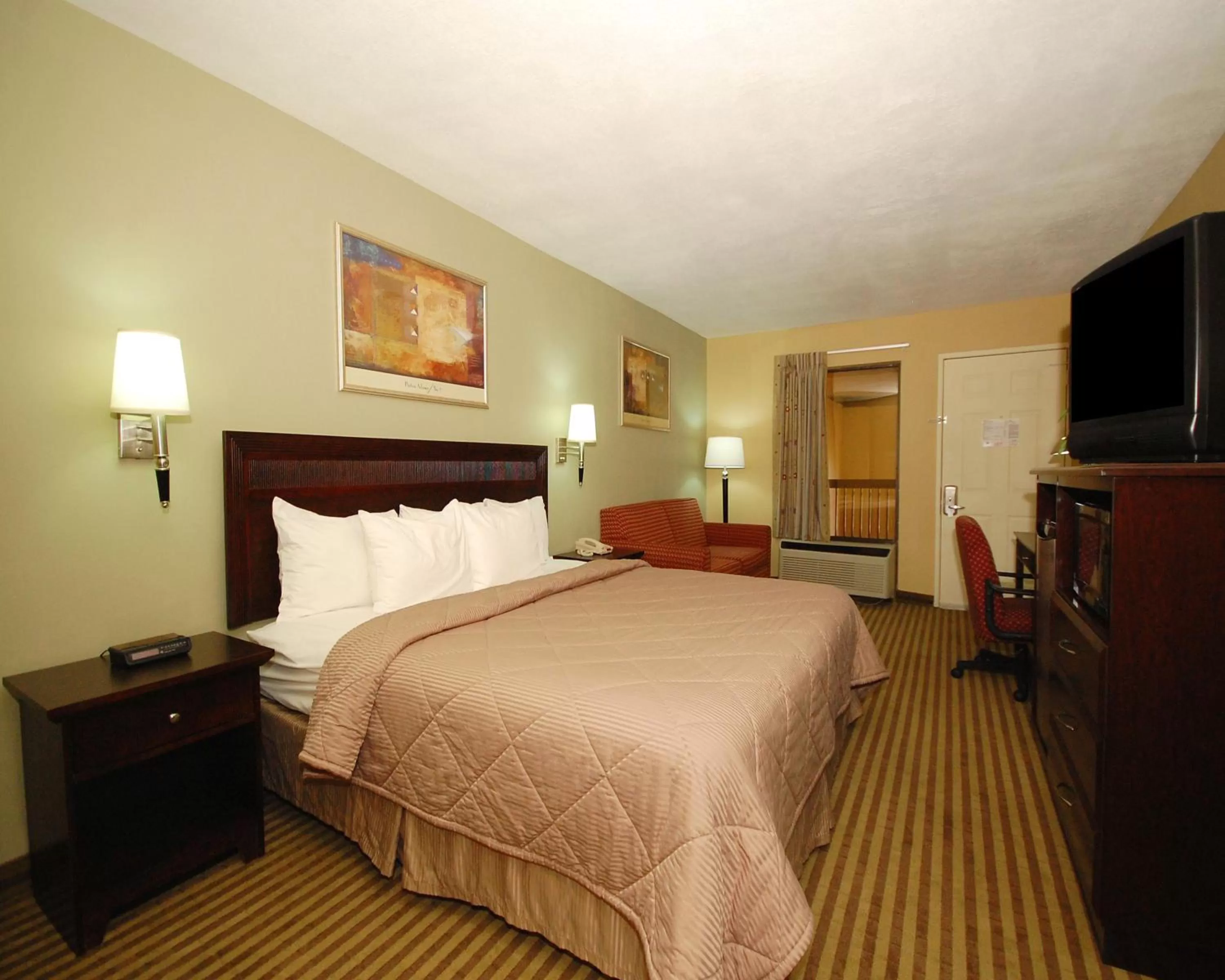 King Room - Disability Access/Non-Smoking in Quality Inn Mt Pleasant