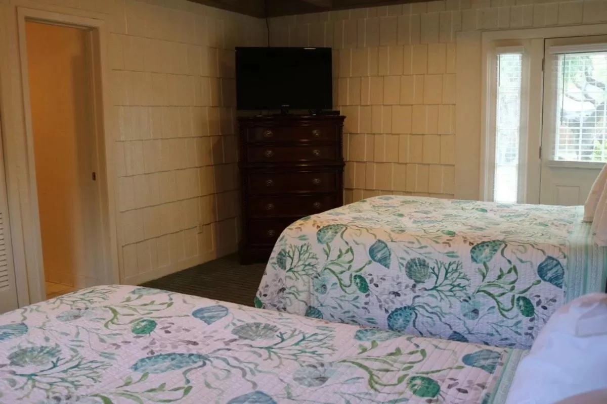 Bed in D&R Pelican Bay Resort