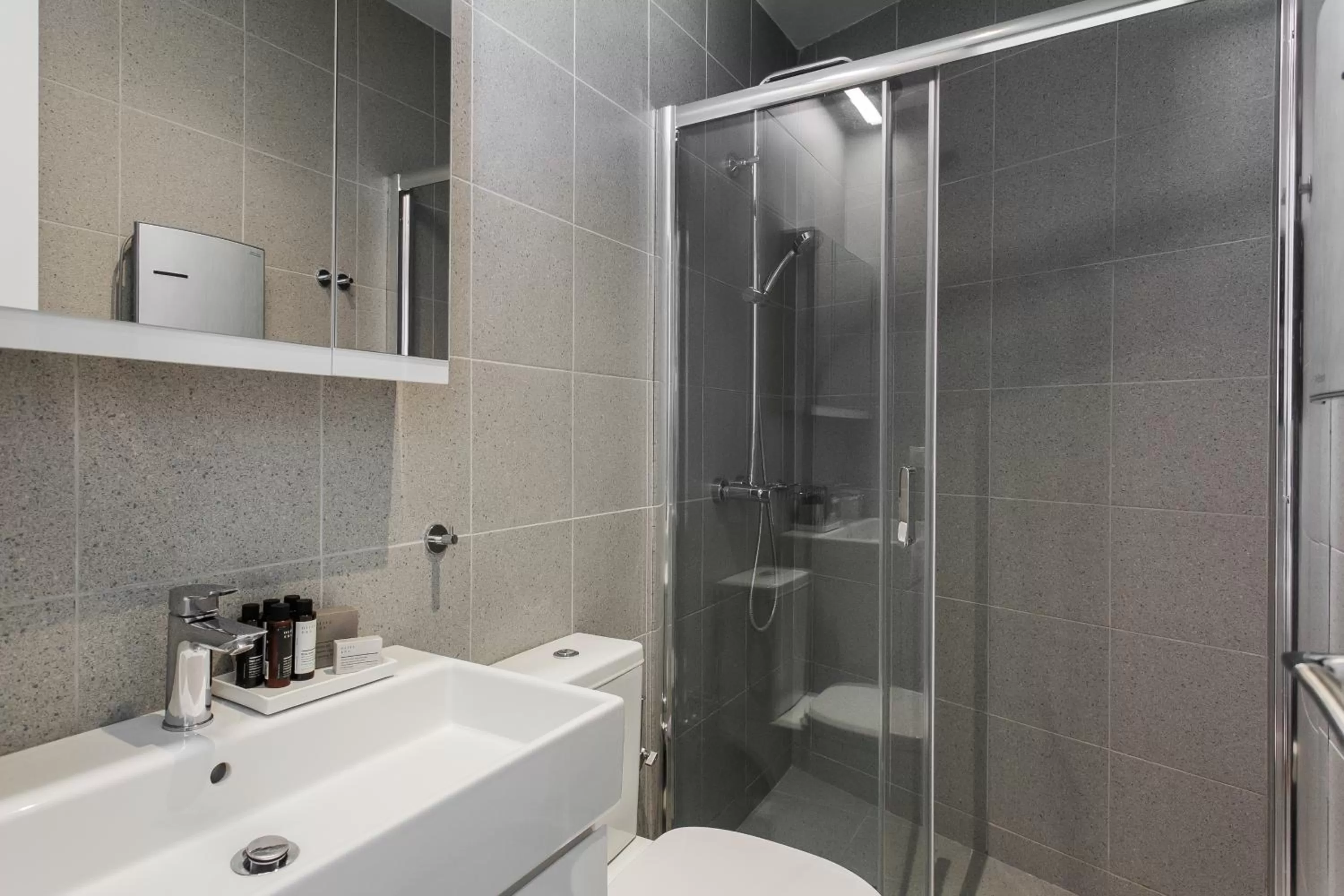 Bathroom in ZOIA The Hill by UPSTREET