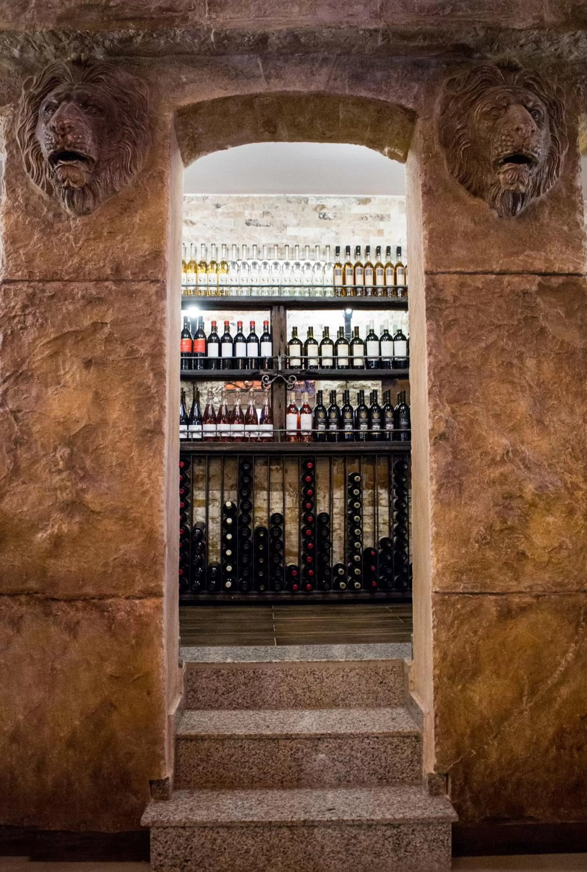 Restaurant/places to eat in BG Palace Hotel