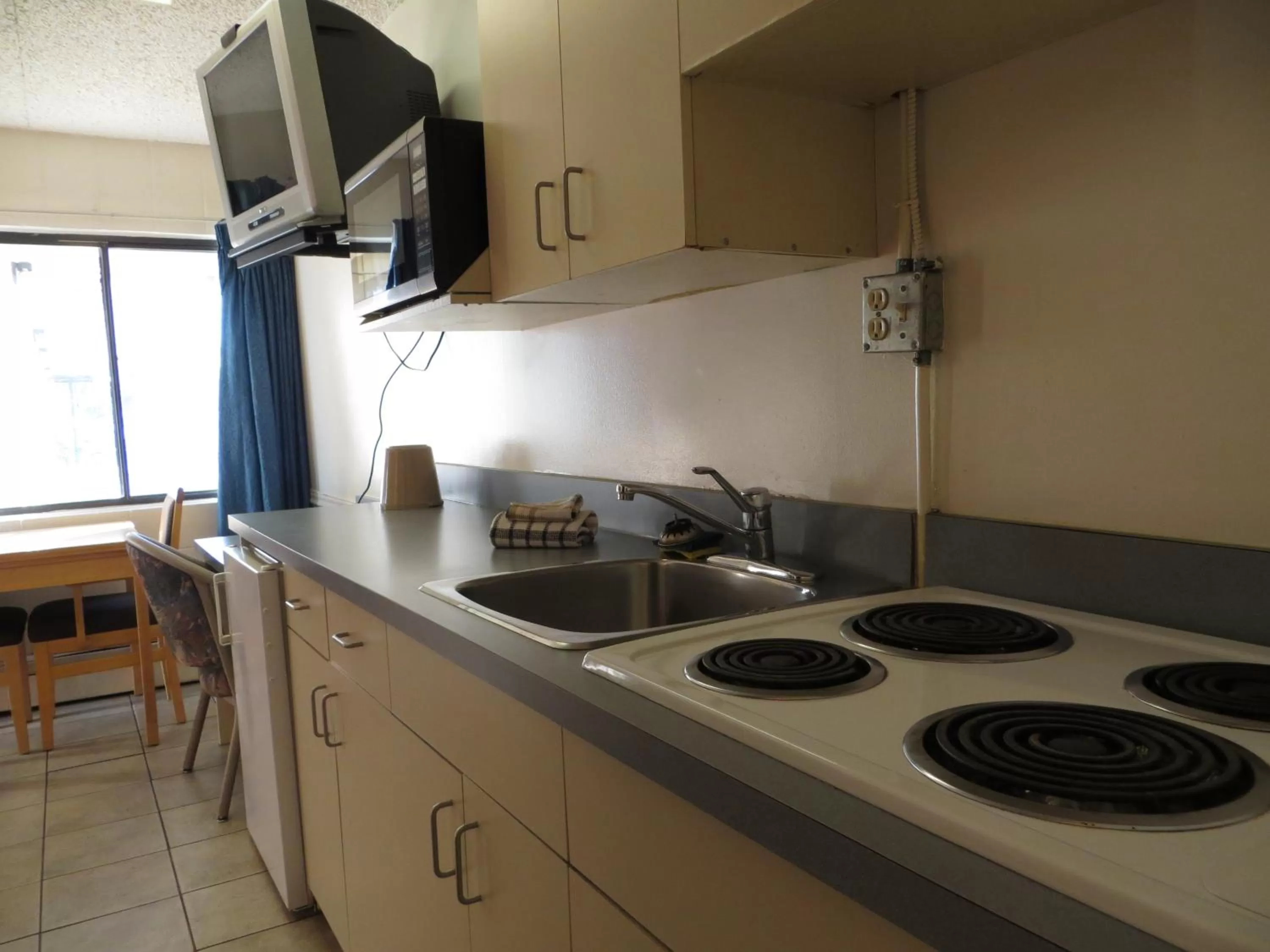 Day, Kitchen/Kitchenette in Eastglen Inn