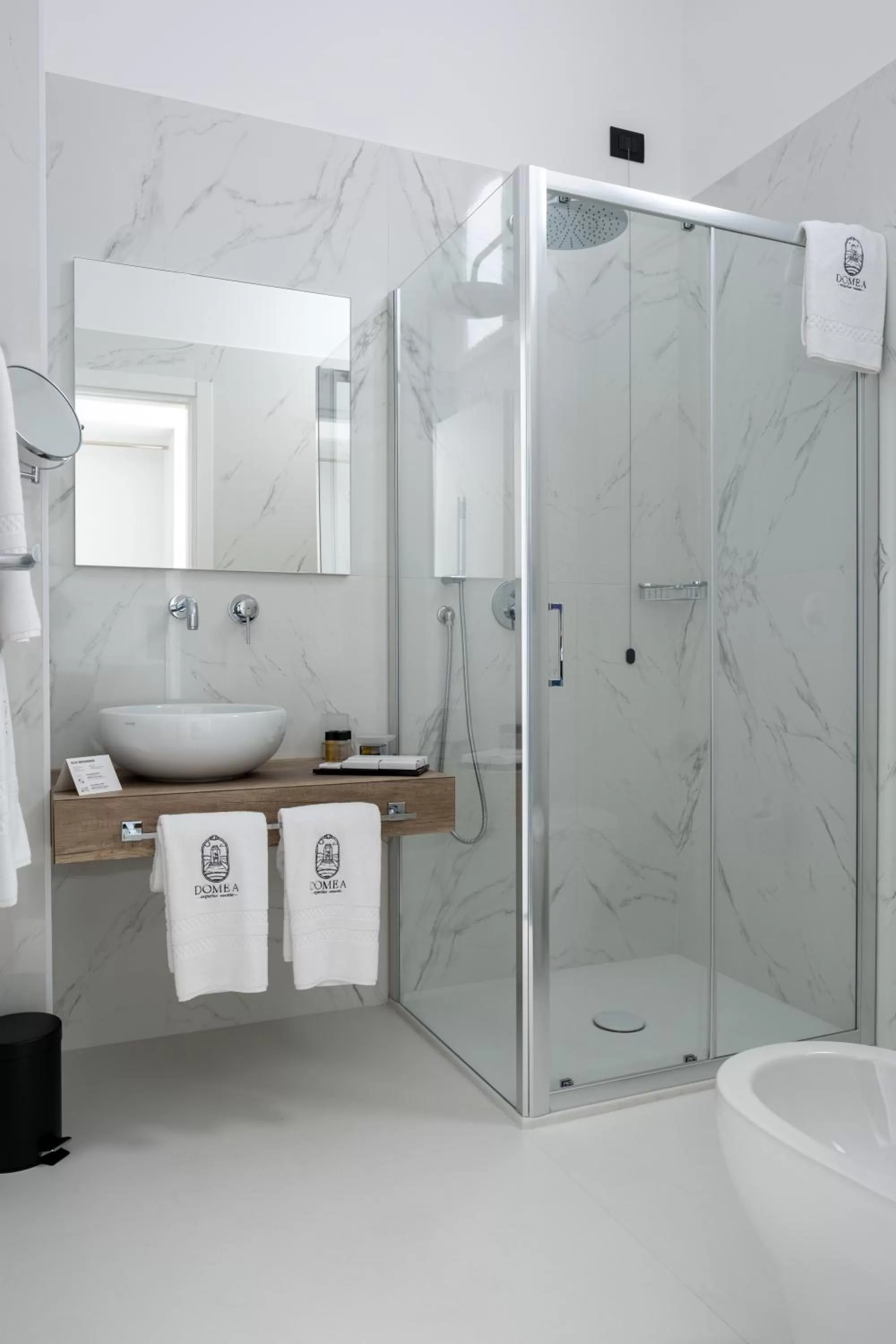 Shower in Domea Superior Rooms Bed and Breakfast