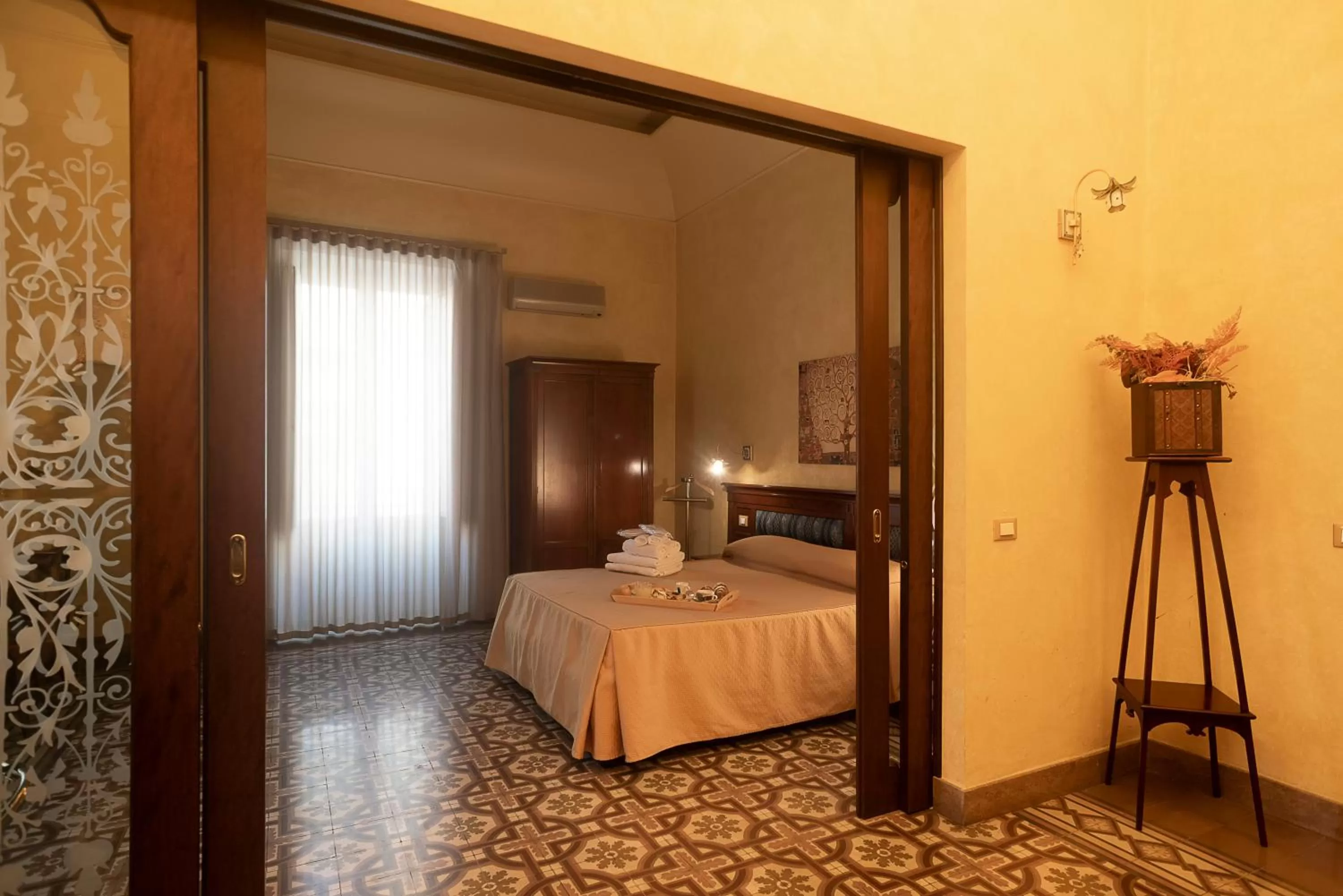 Bedroom, Bed in Hotel Tonic