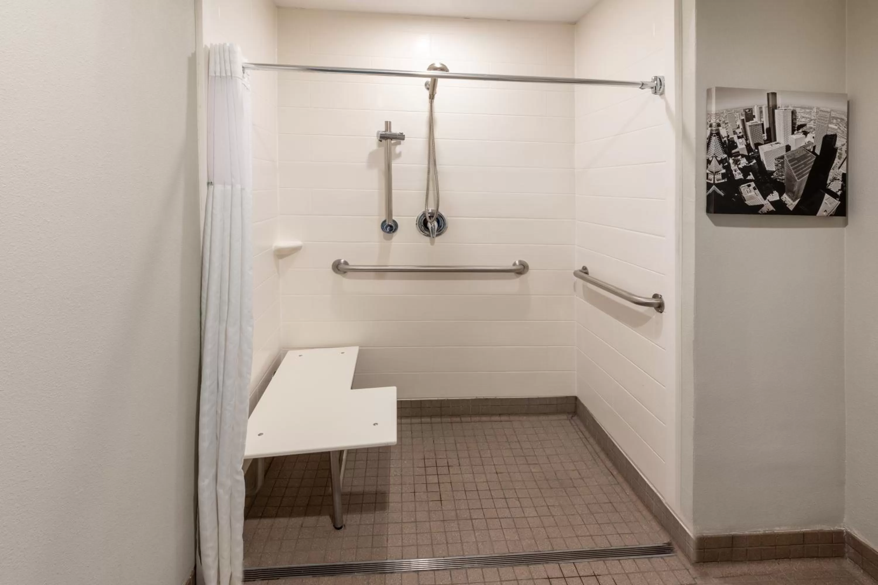 Bathroom in La Quinta by Wyndham Houston NW Brookhollow