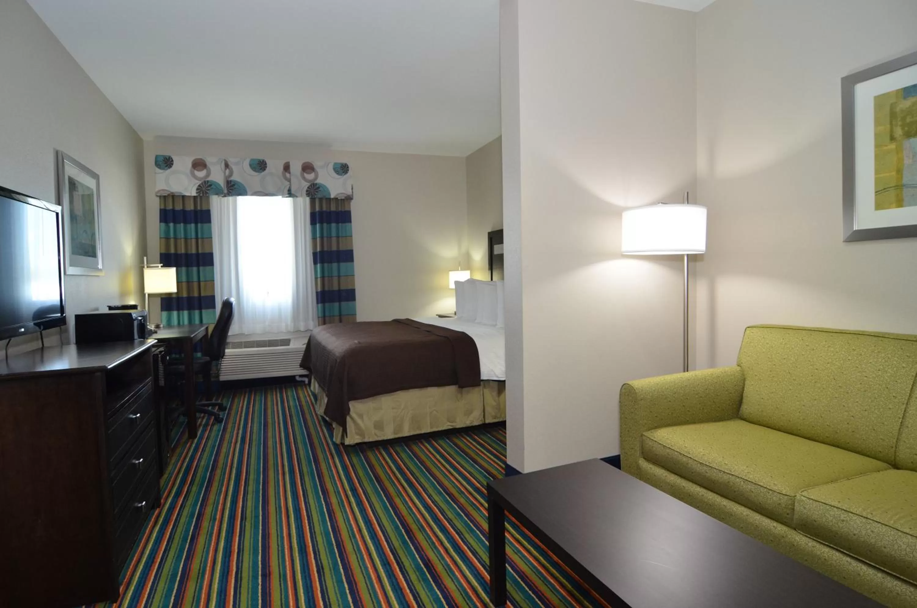 Bed in Quality Inn & Suites Kenedy - Karnes City