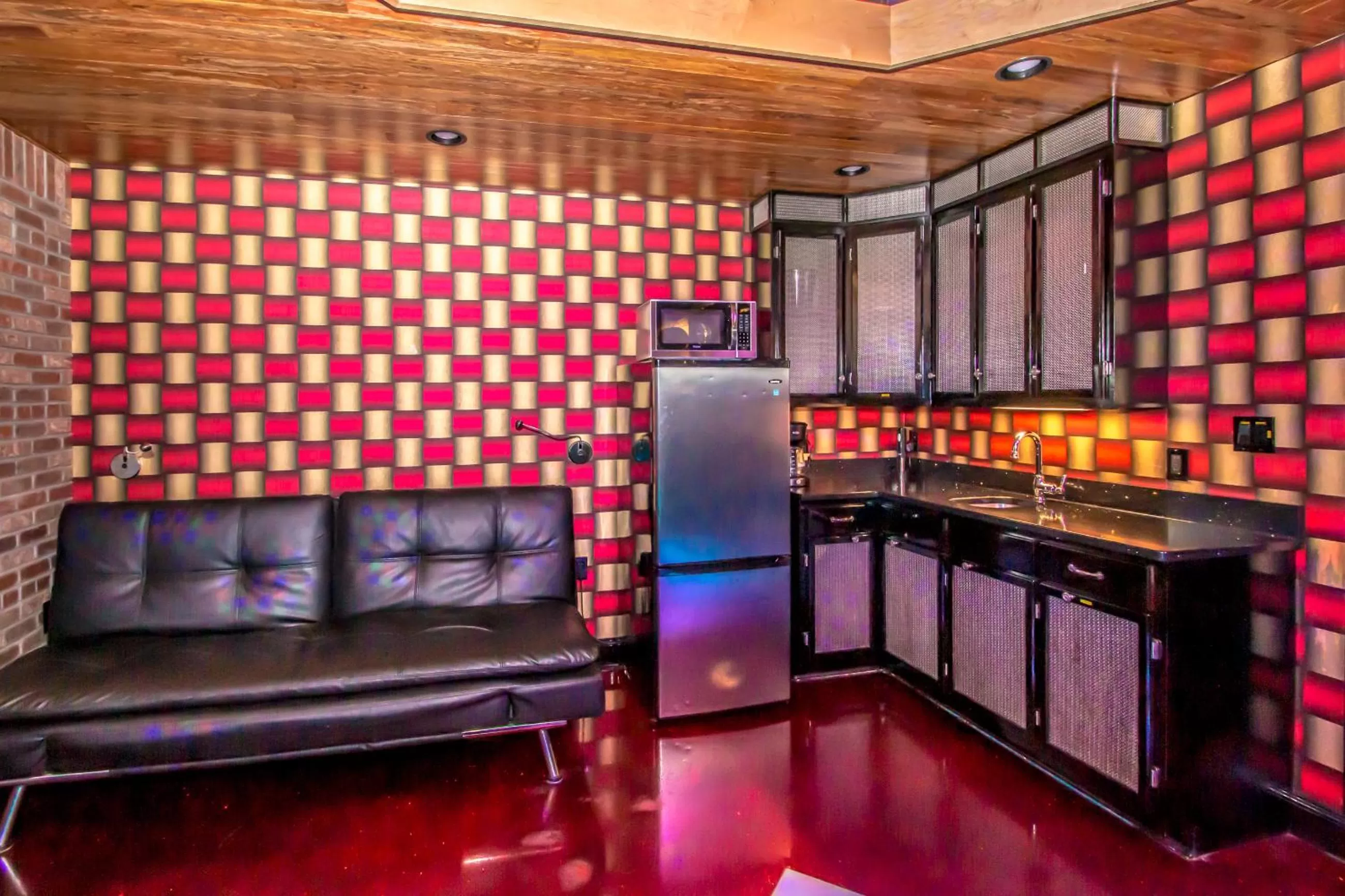 Kitchen or kitchenette in Adventure Suites