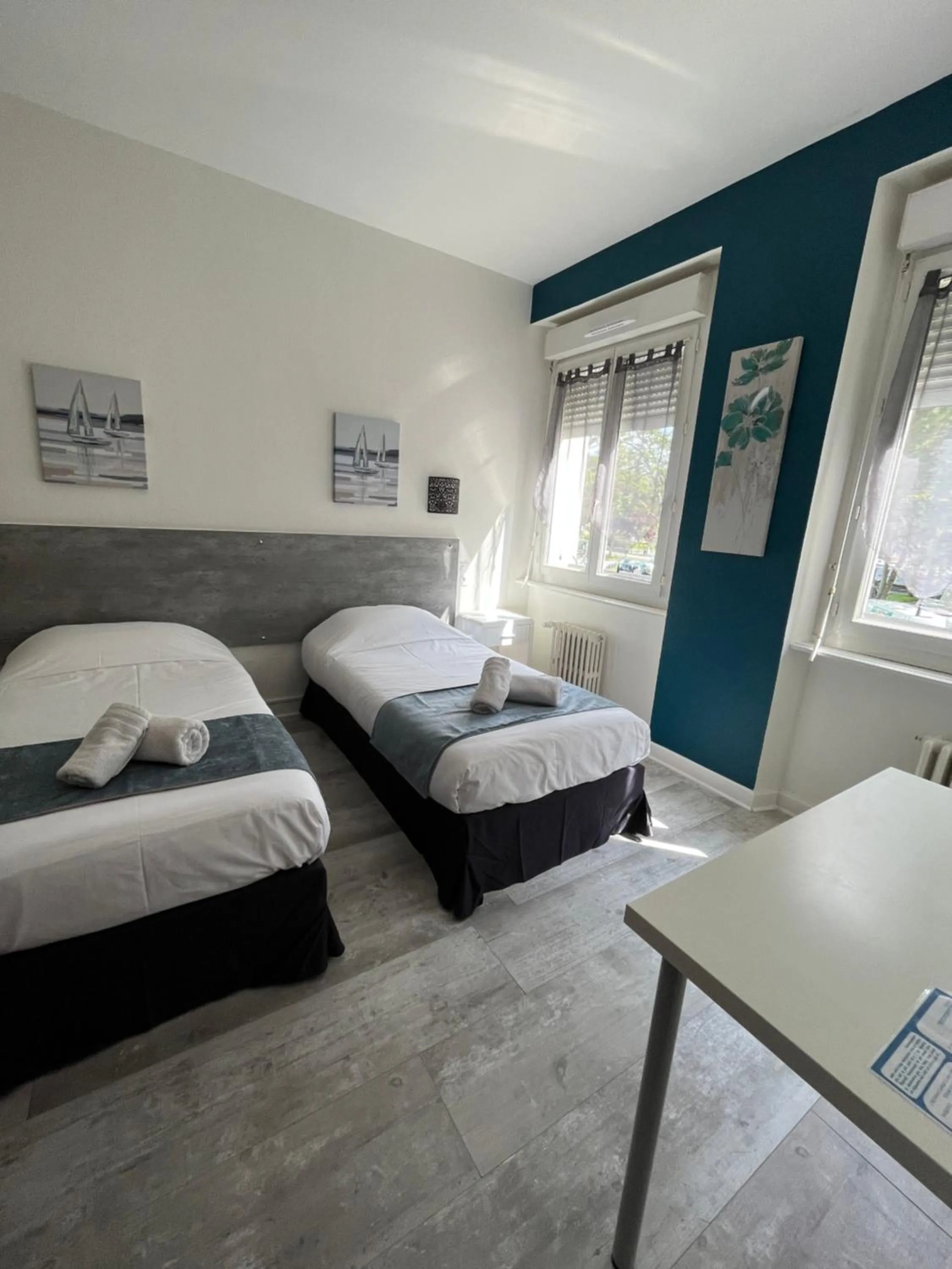 Bedroom, Bed in Hôtel Agena