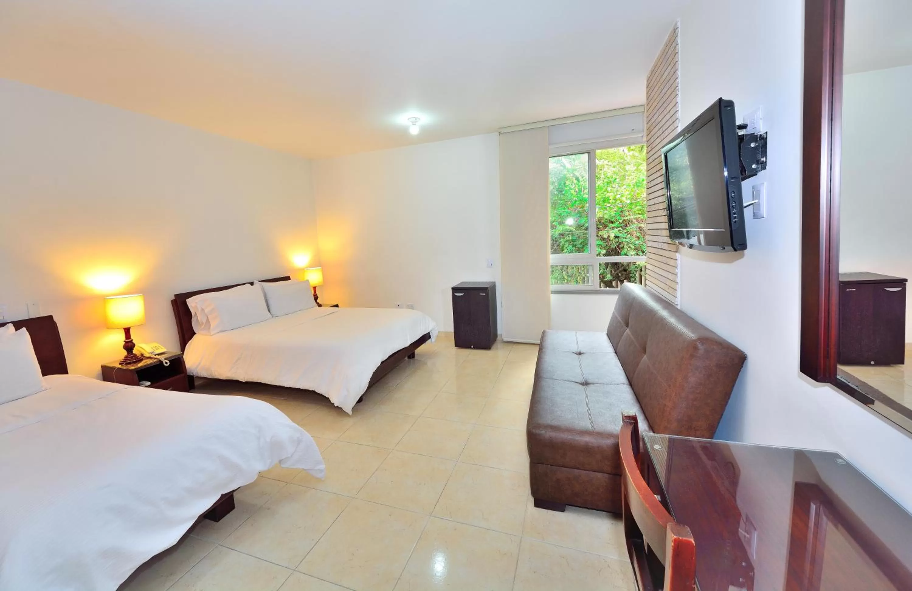 Bed, TV/Entertainment Center in Hotel Palonegro