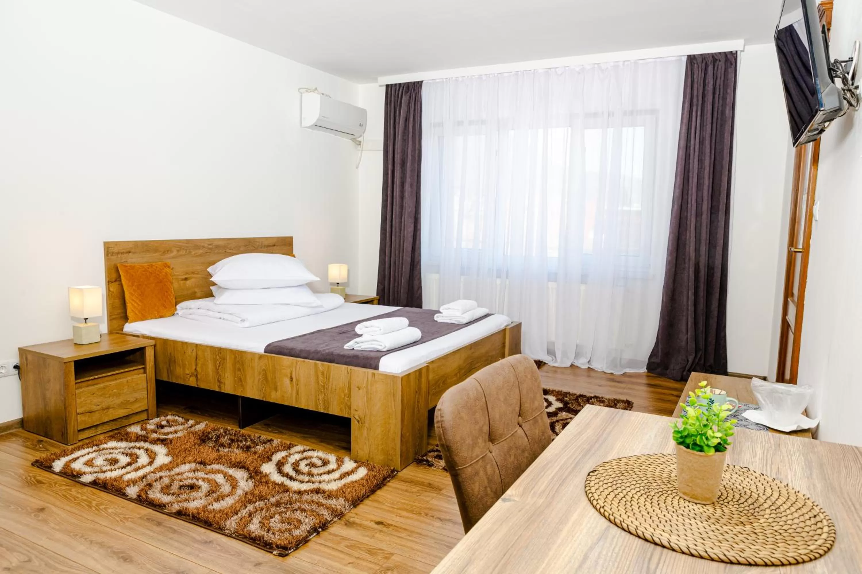 Bedroom, Bed in Pensiunea Pictorilor