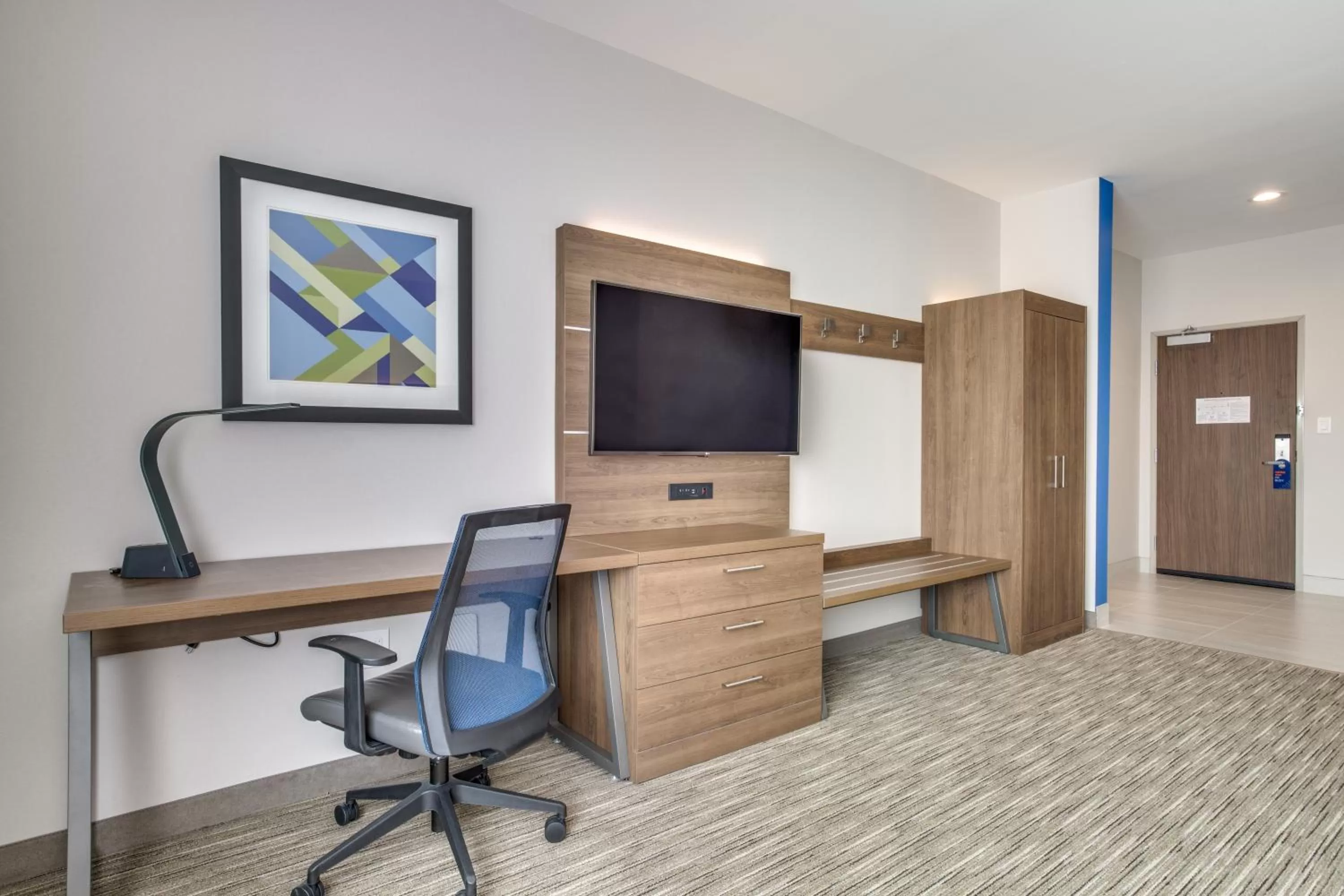 TV and multimedia in Holiday Inn Express & Suites - Denton South by IHG