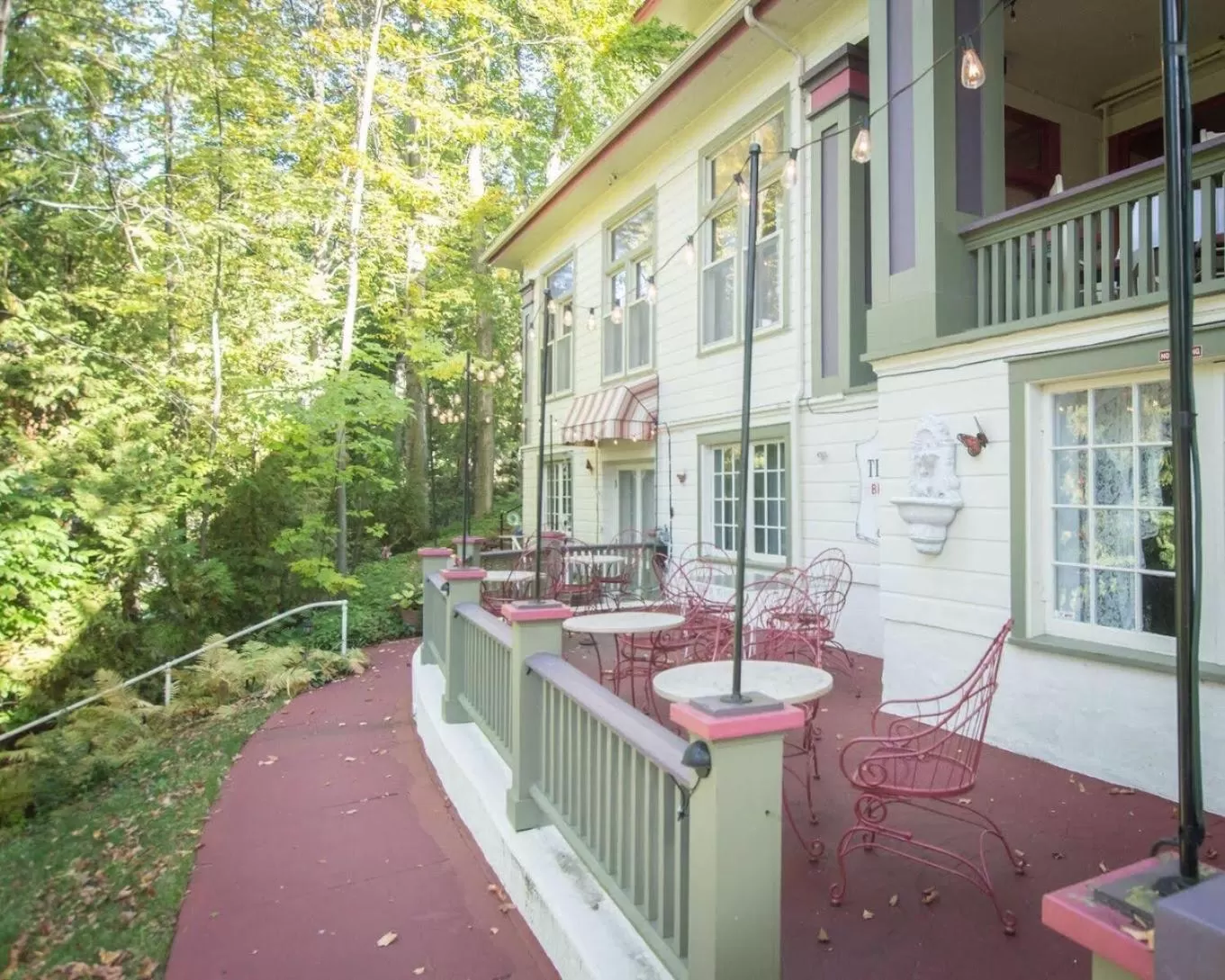 Patio in Terrace Inn and 1911 Restaurant