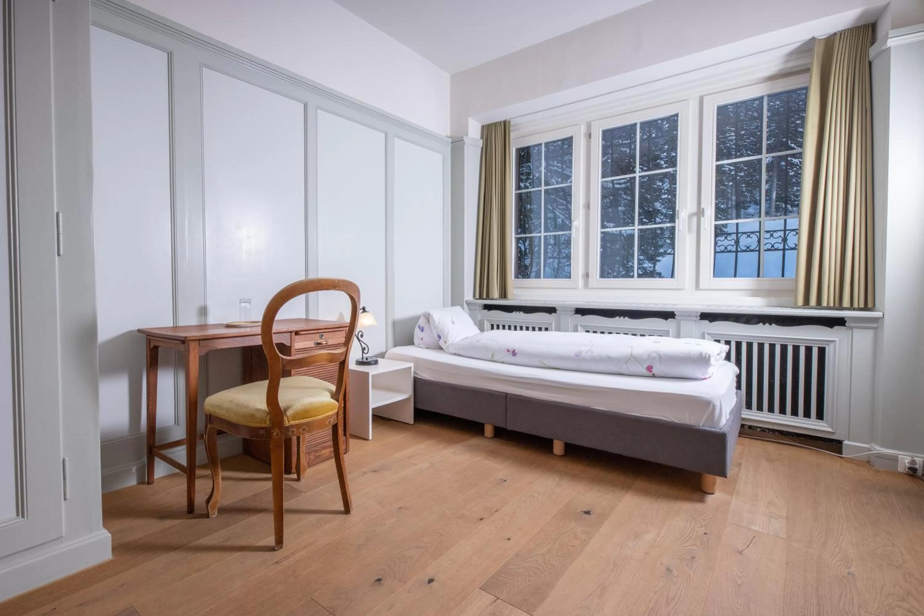 Bed in Hotel Chesa Spuondas