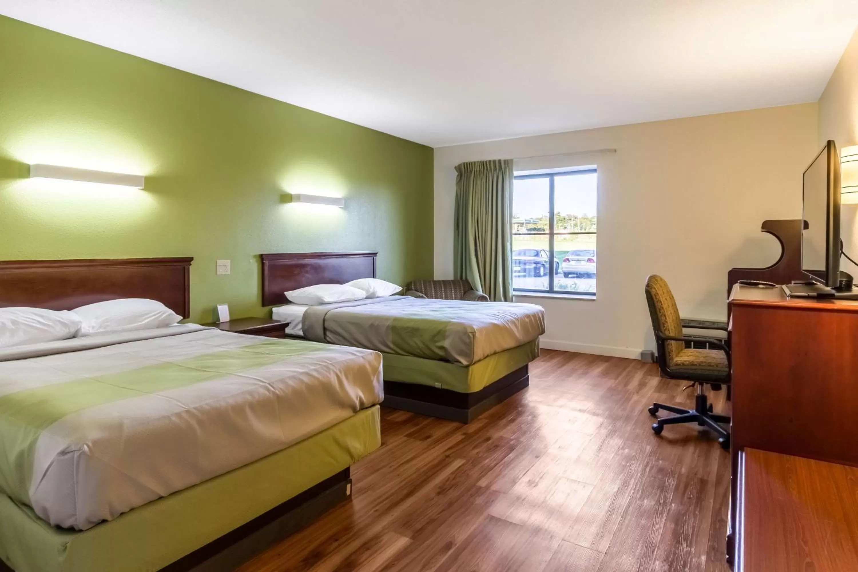 Photo of the whole room, Bed in Motel 6-Springfield, OH