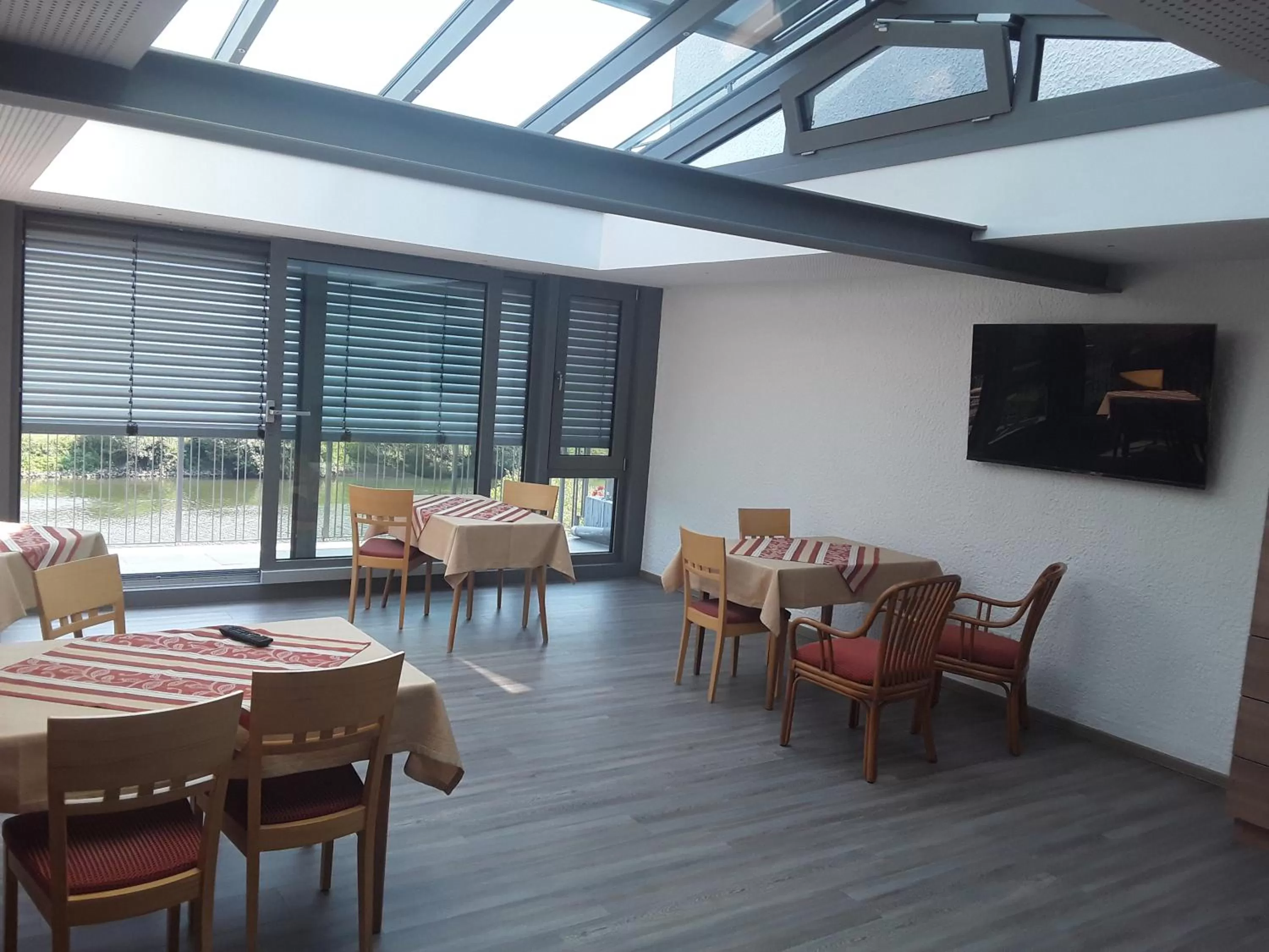 Restaurant/Places to Eat in Vierburgeneck