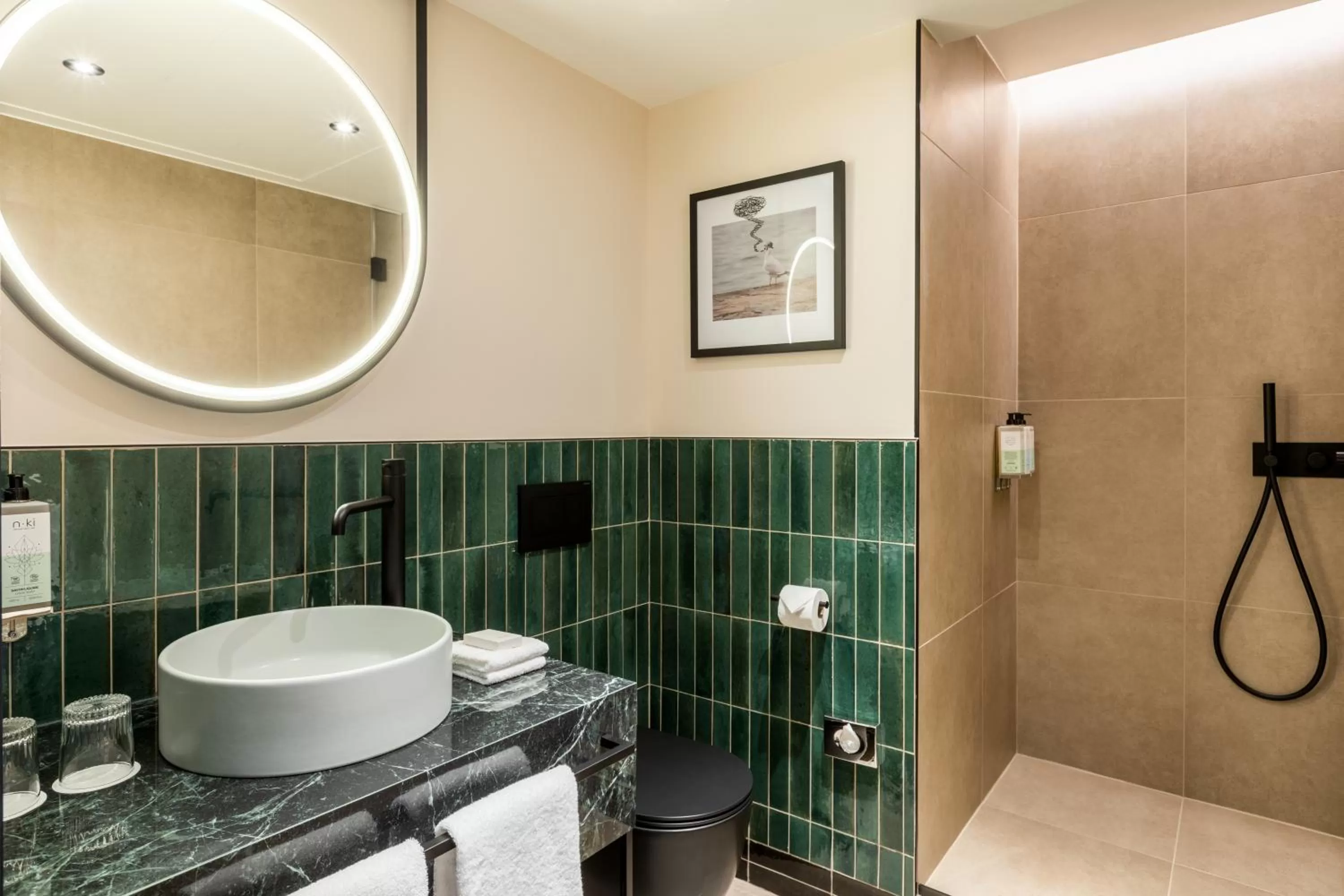 Bathroom in Le Parchamp, a Tribute Portfolio Hotel, Paris Boulogne