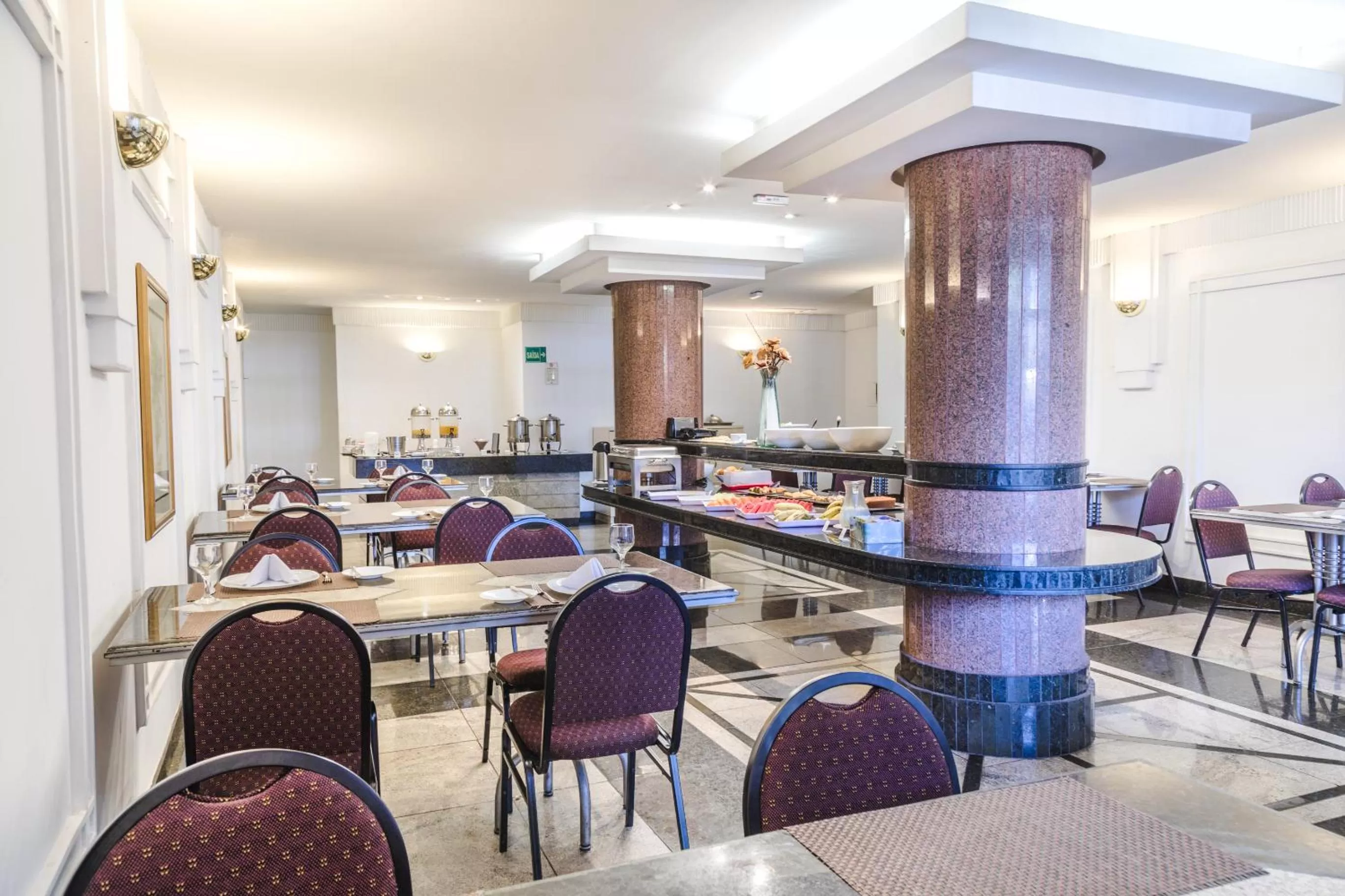 Restaurant/places to eat in Monumental Bittar Hotel