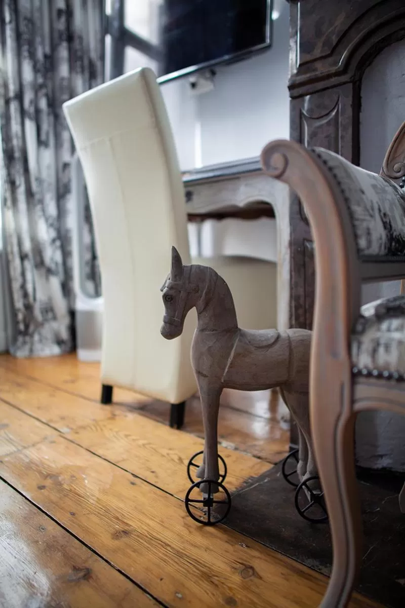 Decorative detail in Bienvenue Chez Nous