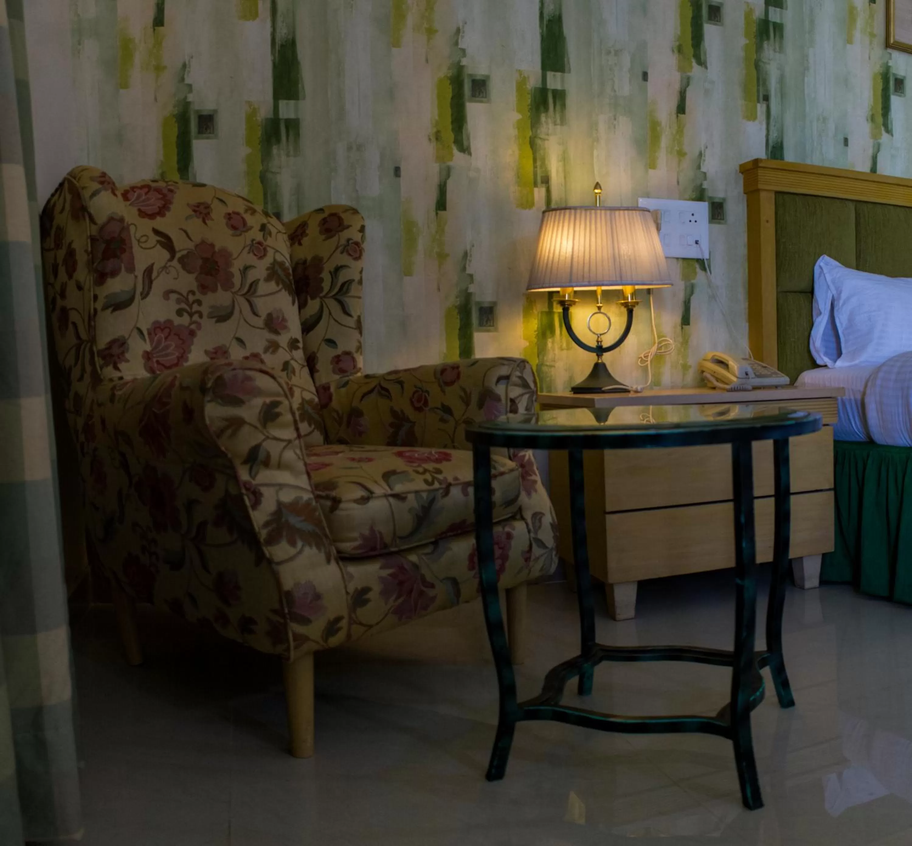 Seating area, Bed in Mango Valley Resort Ganpatipule