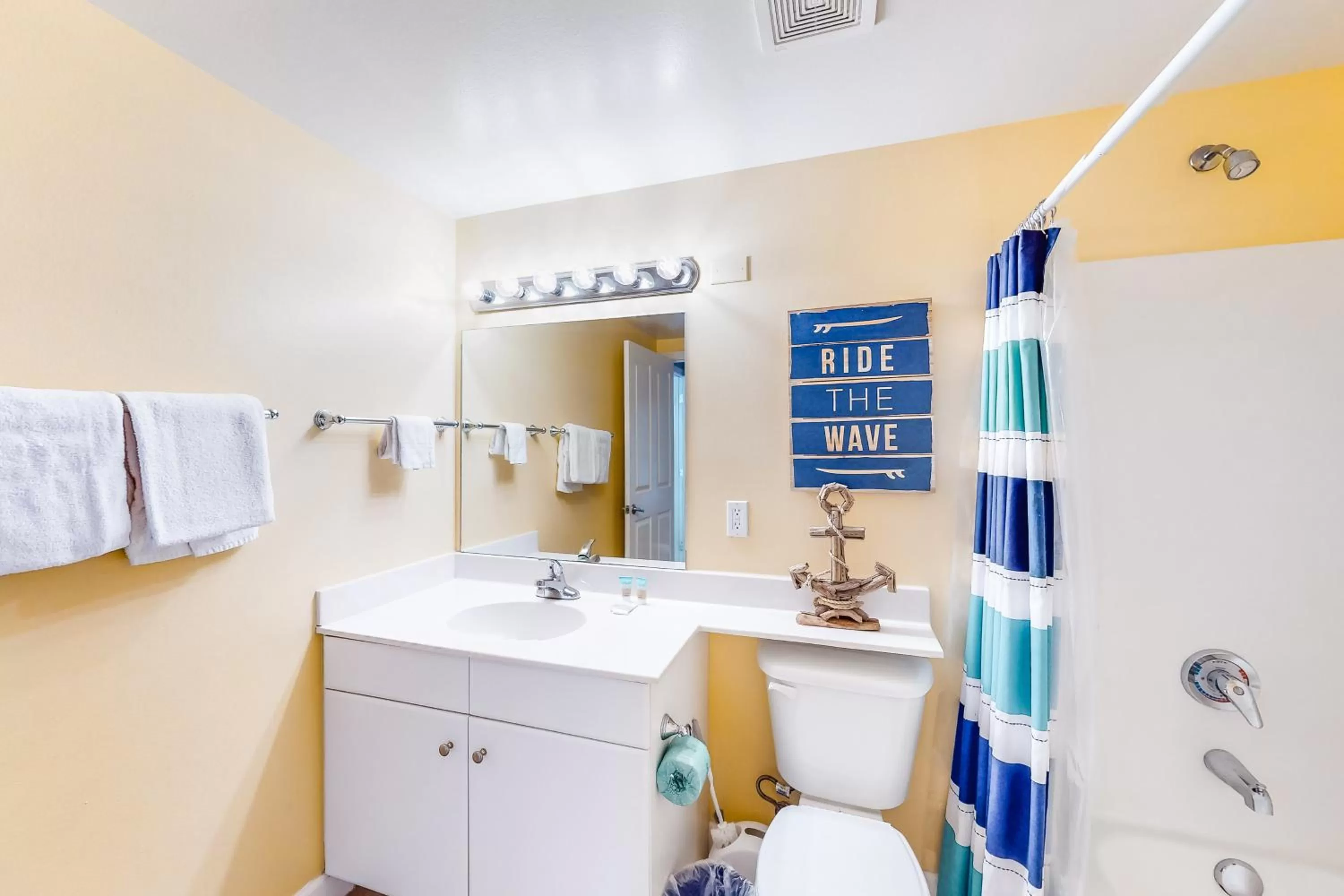 Bathroom in Shores of Panama 1517