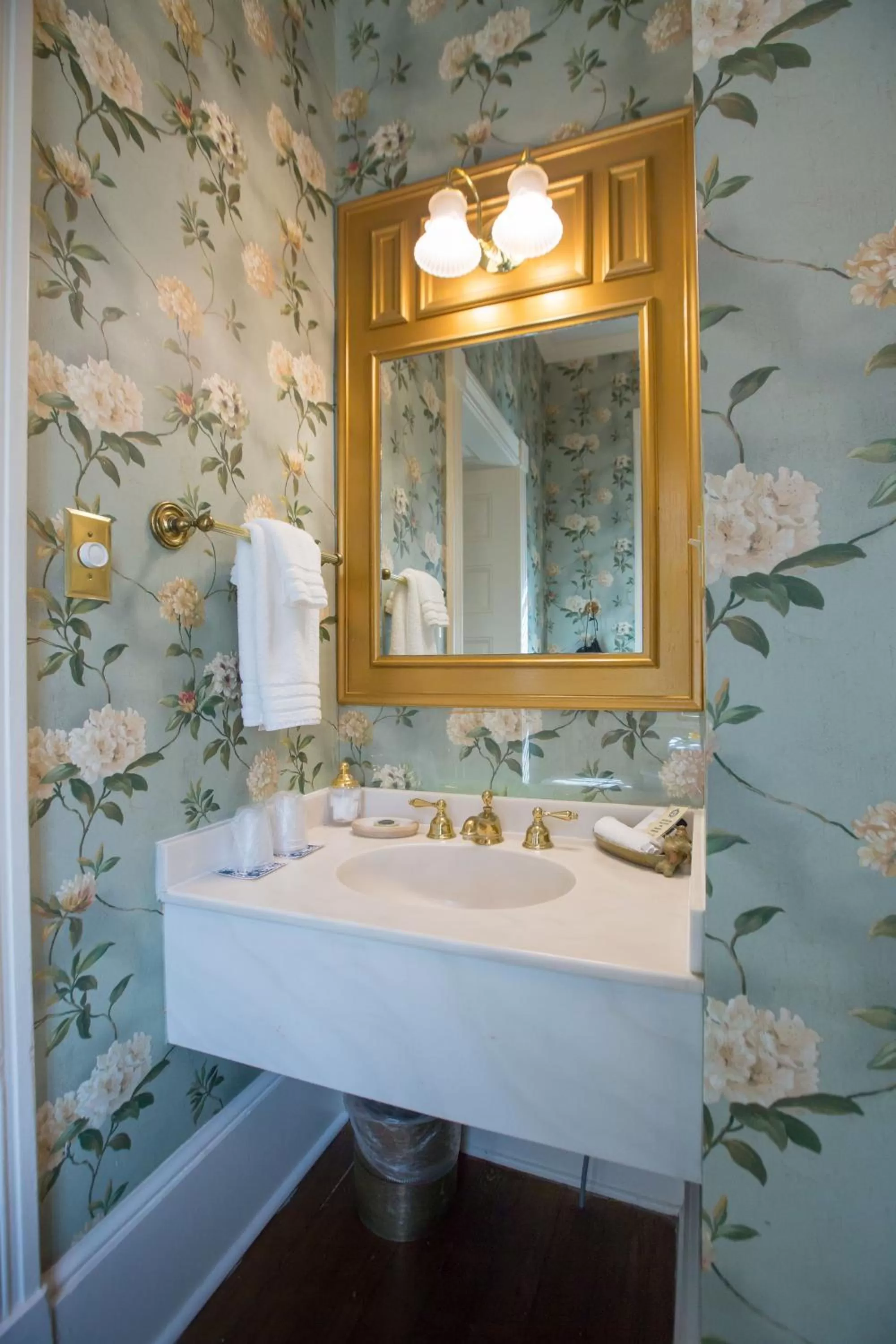 Bathroom in Ballastone Inn