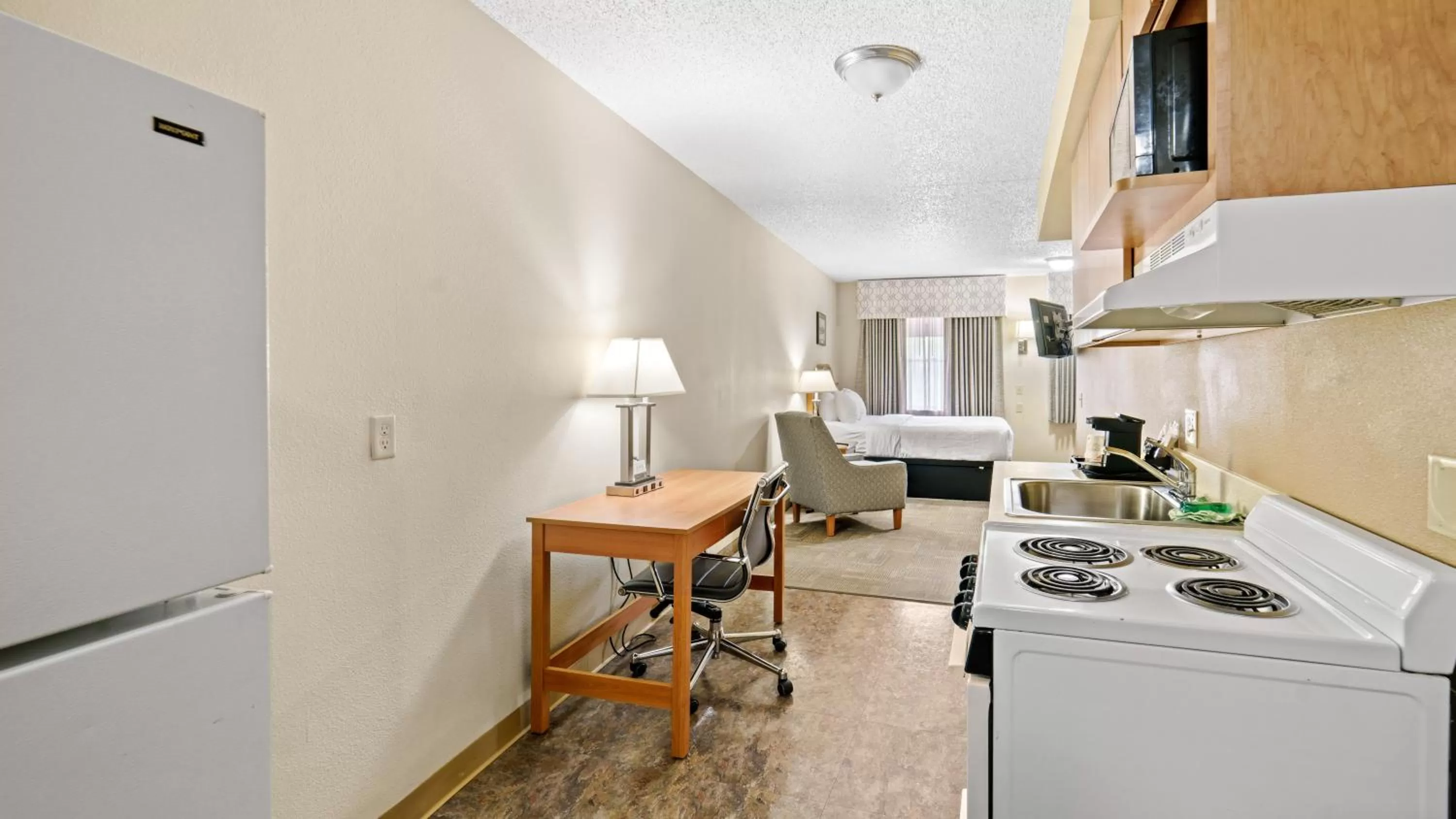 Kitchen or kitchenette in Clarion Hotel & Suites Fairbanks near Ft Wainwright