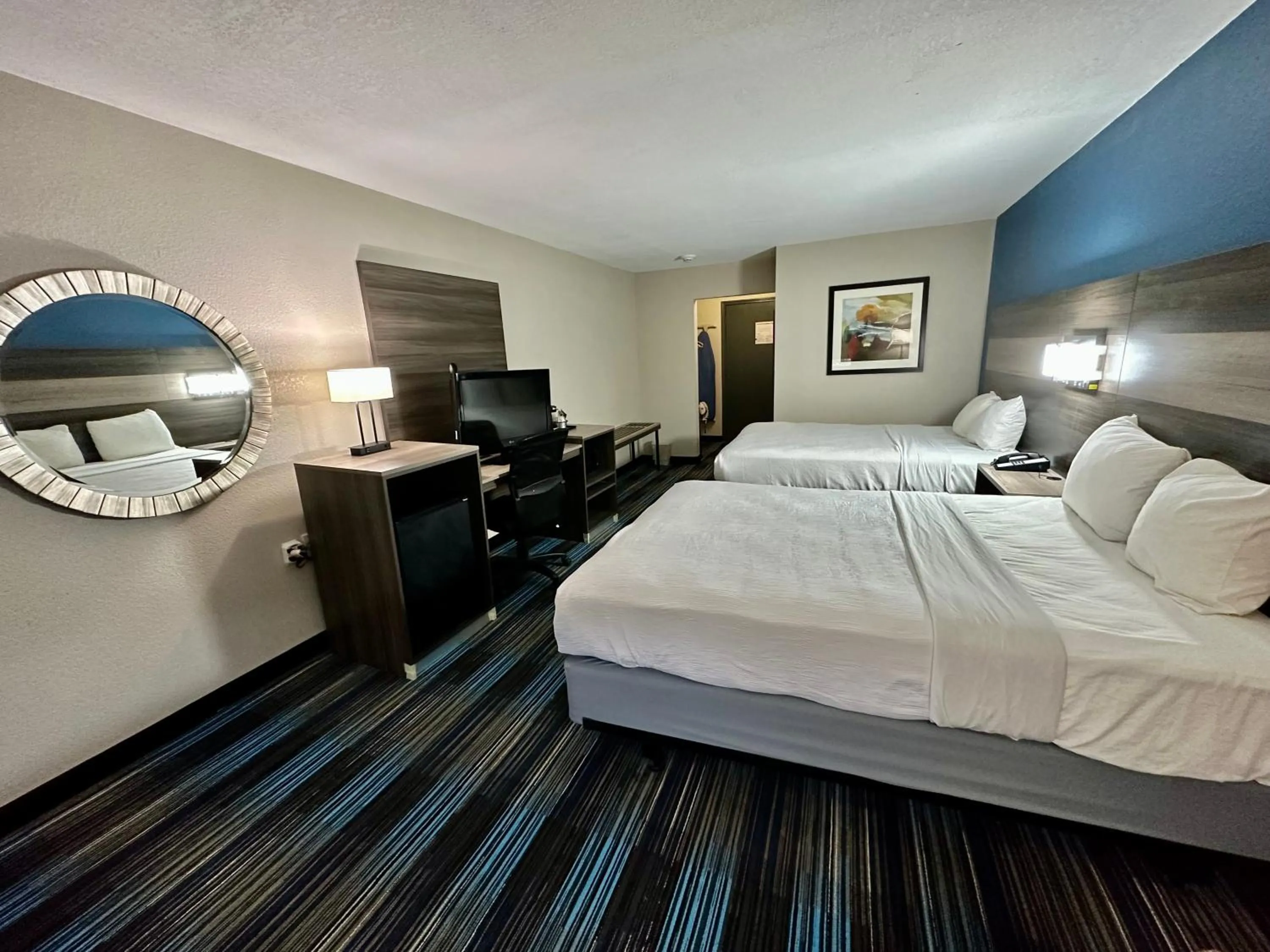 Bedroom, Bed in Baymont by Wyndham Kansas City KU Medical Center