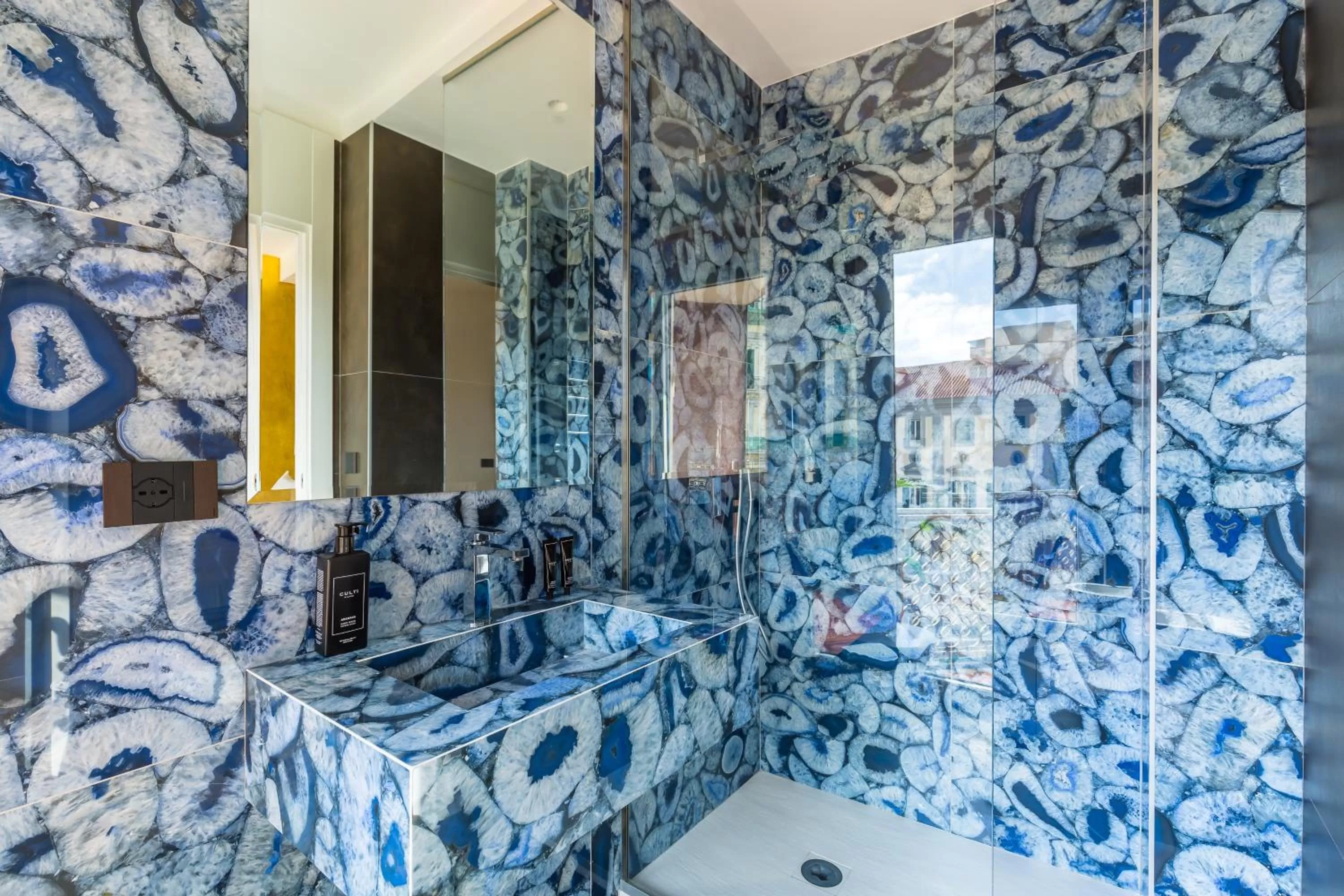 Shower in Dei Martiri Suite