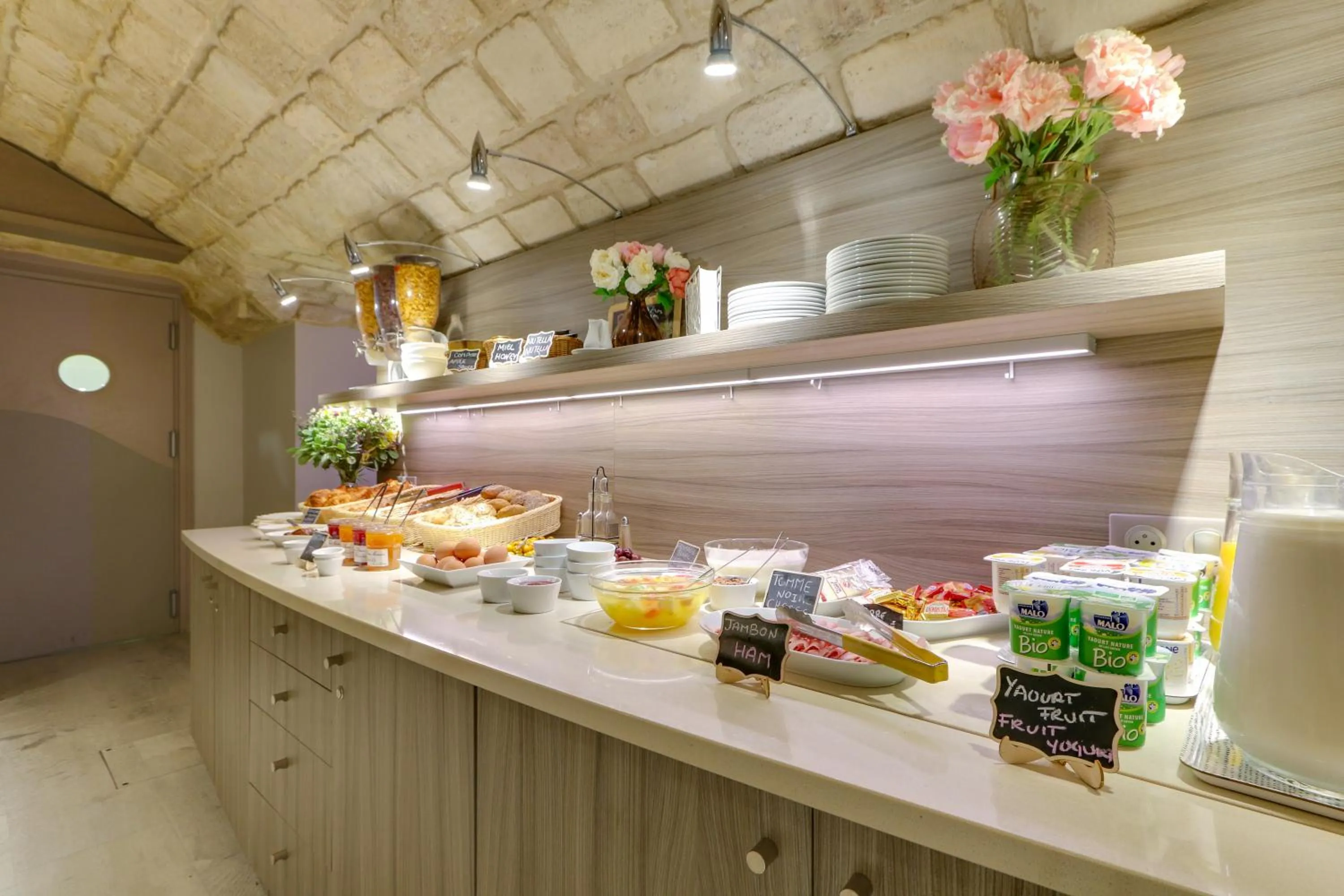 Kitchen or kitchenette in Sure Hotel by Best Western Paris Gare du Nord