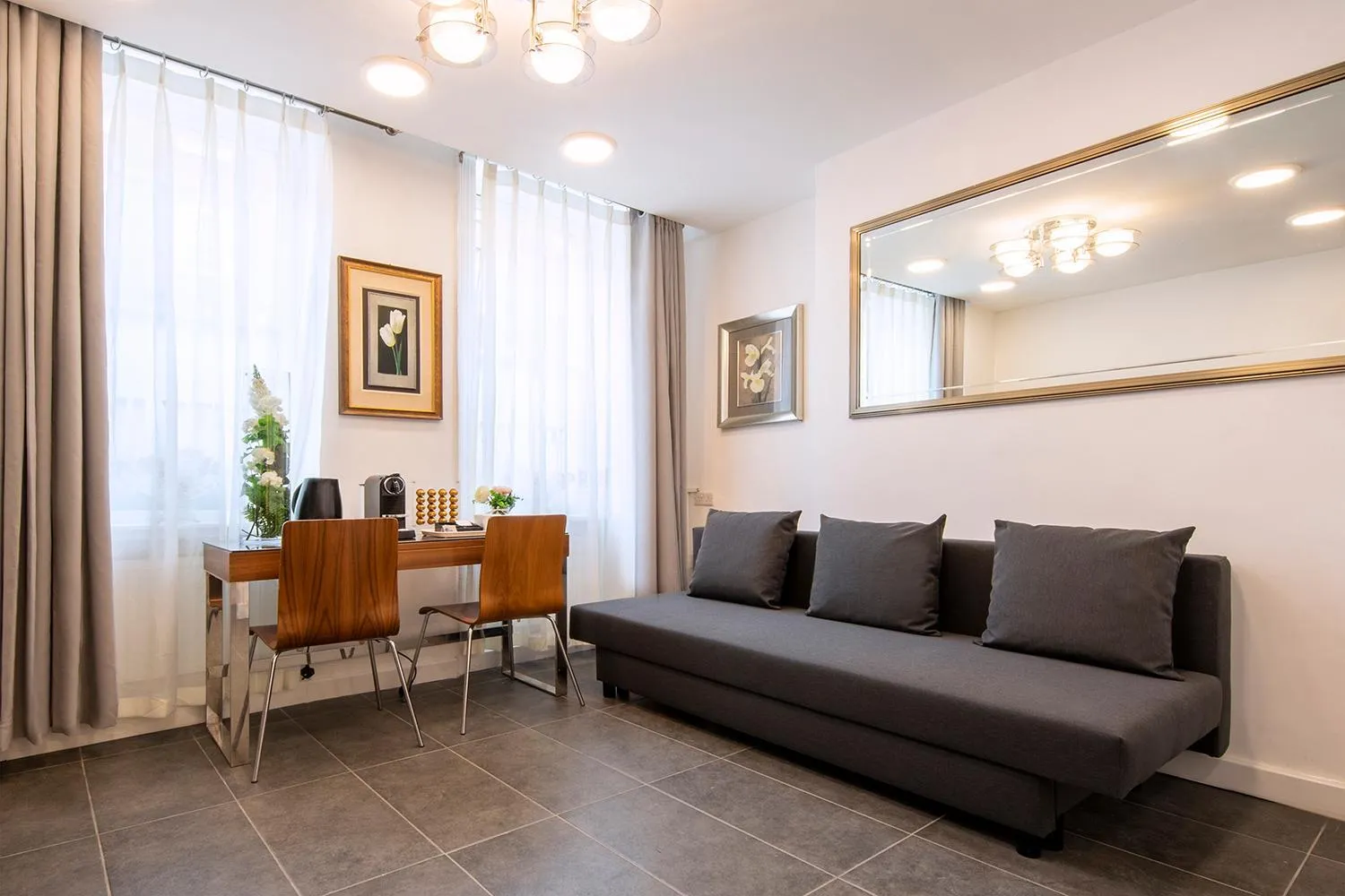 Living room in City Inn Russell Square