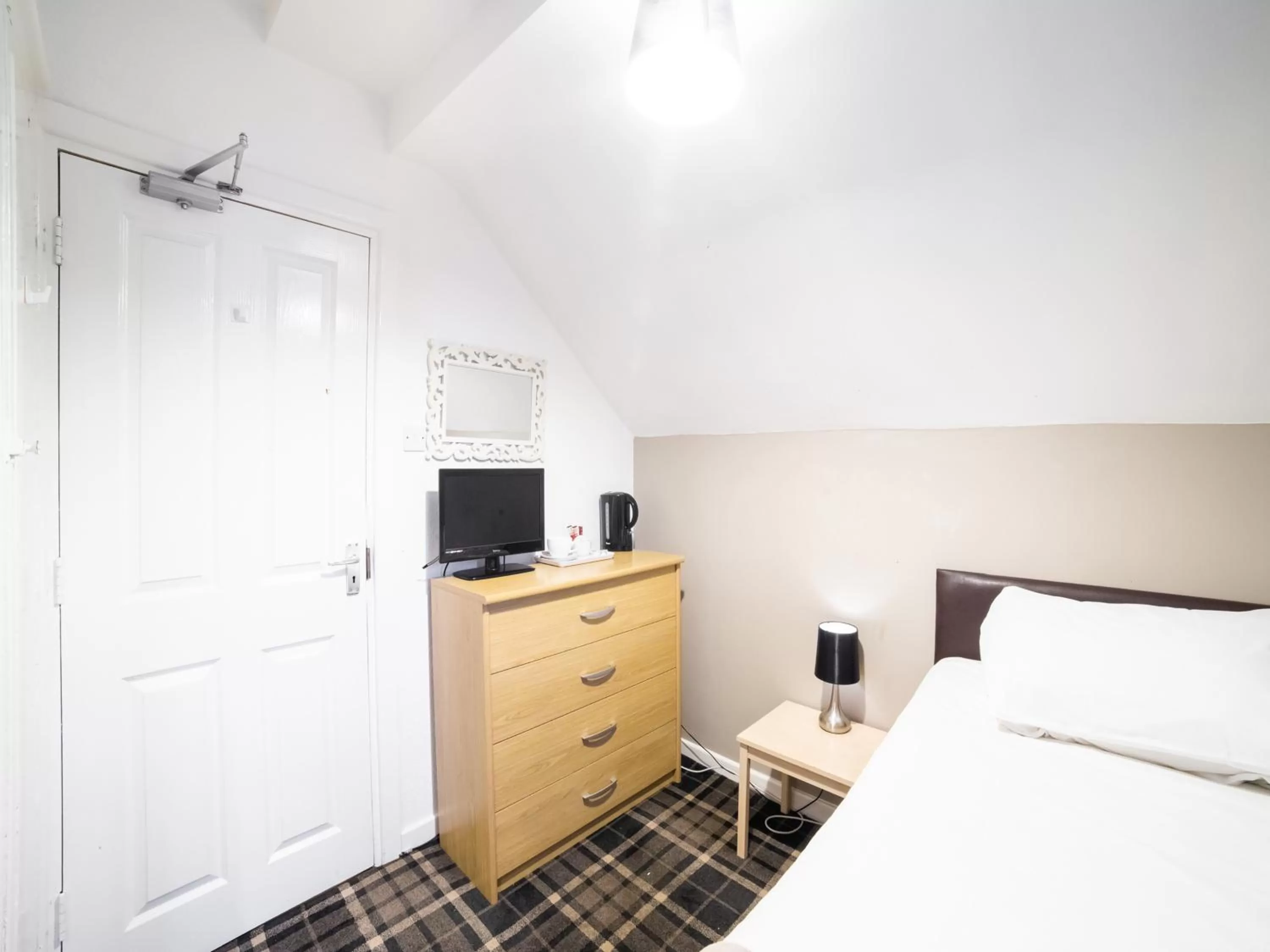 Photo of the whole room in The Traxx Hotel