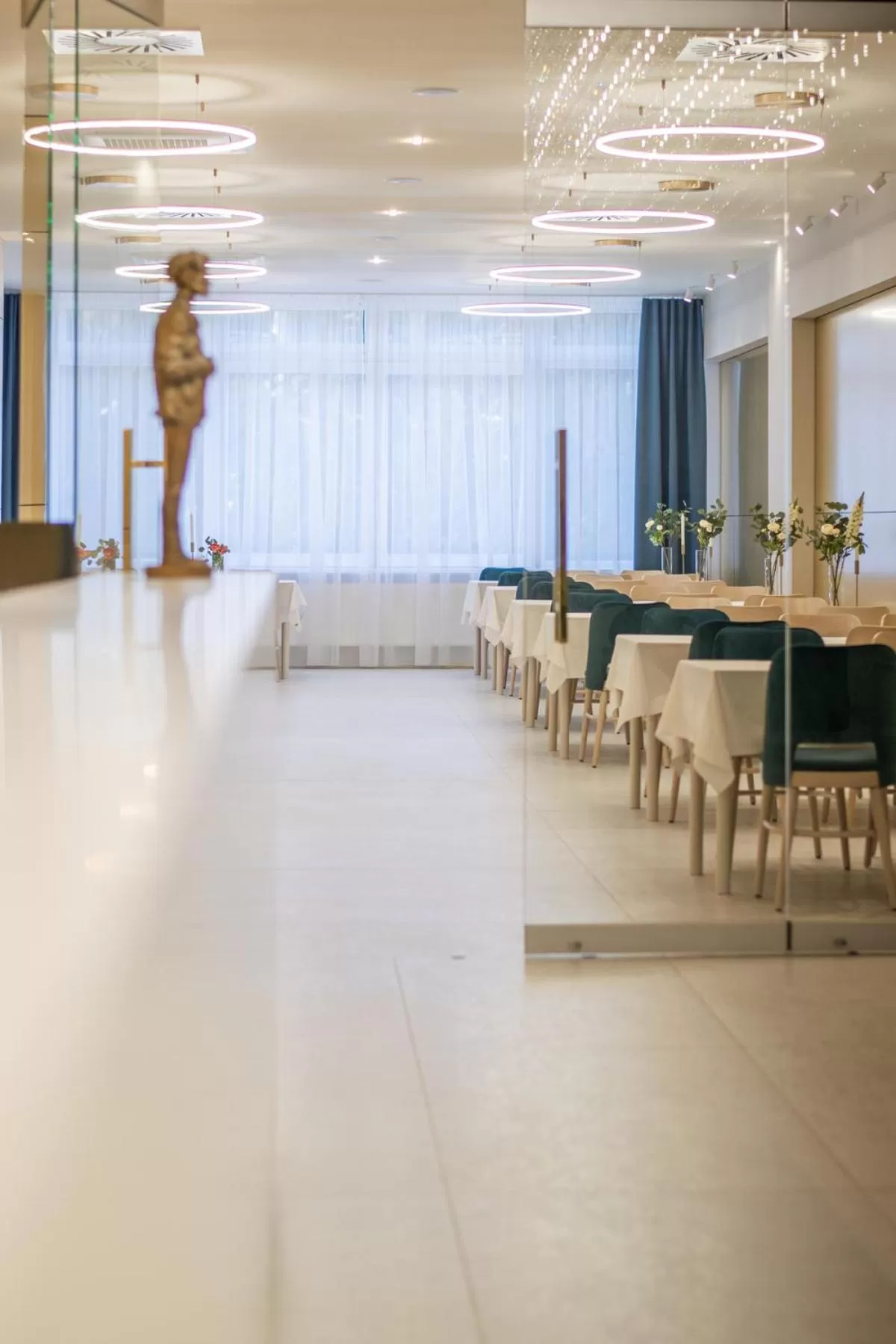 Restaurant/places to eat in Art Hotel