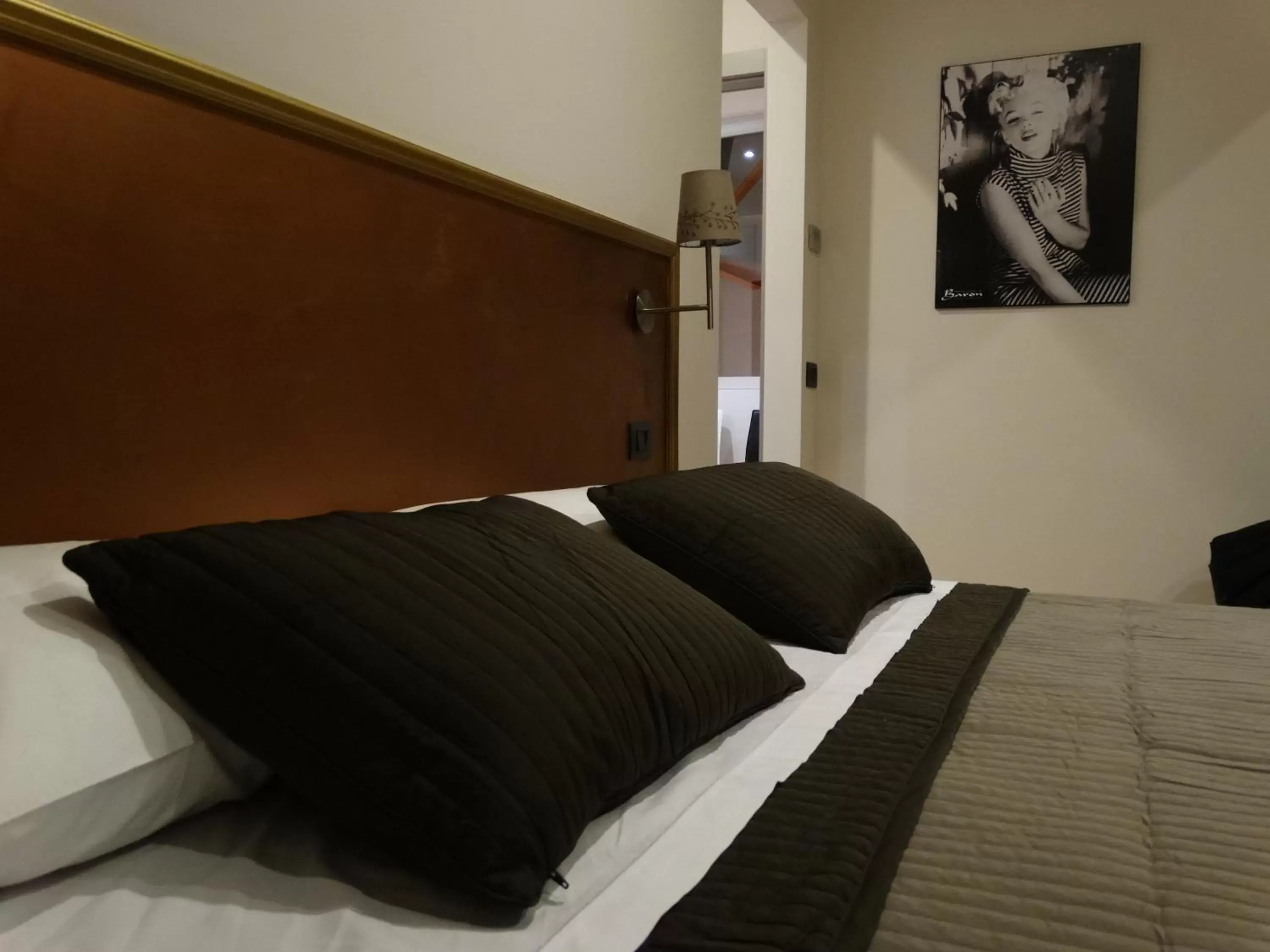 Superior Double or Twin Room in Siena Gallery - Rooms Only Superior Double or Twin Room in Siena Gallery - Rooms Only