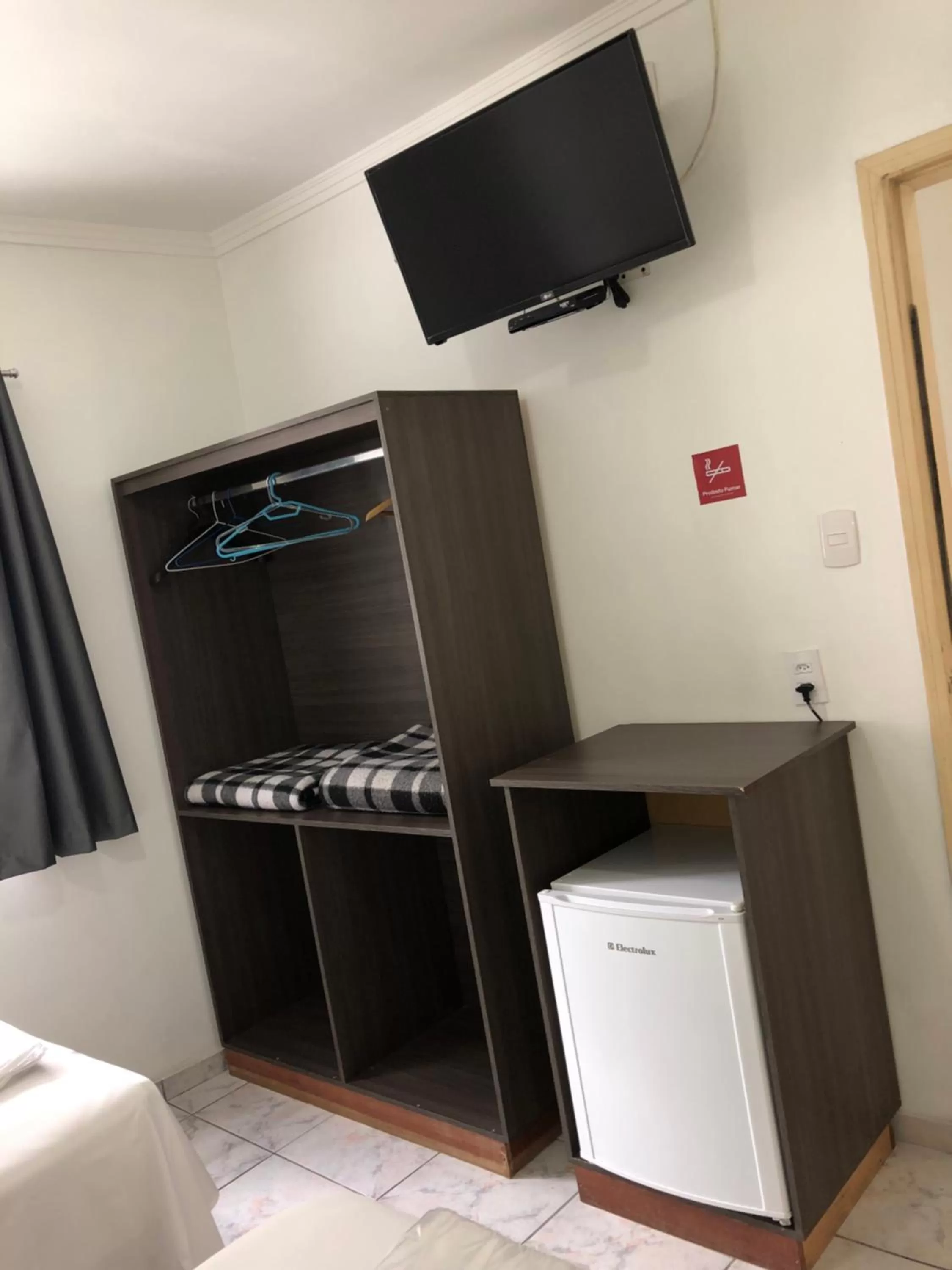 TV and multimedia, Bed in Center Plaza Hotel