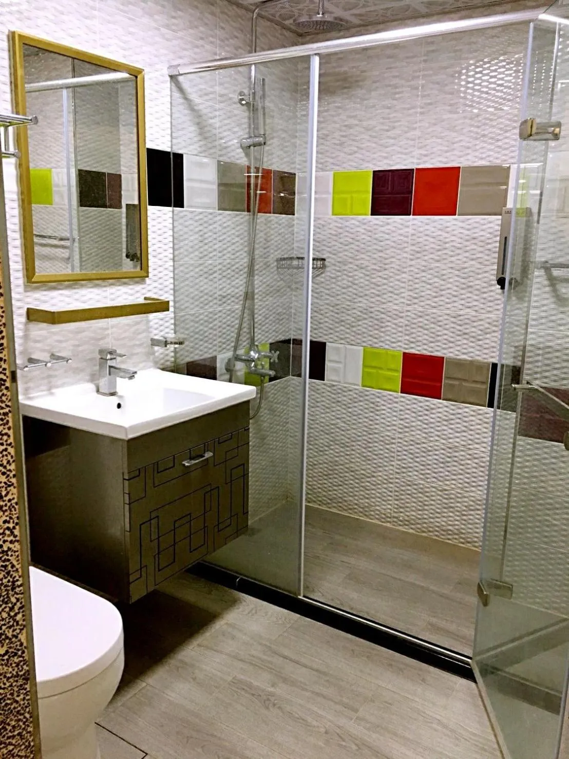 Bathroom in 墾丁秋莊會館 附限量停車位 不保證有位置 無法事先預留 背包房無車位 預訂後記得加Line聯繫