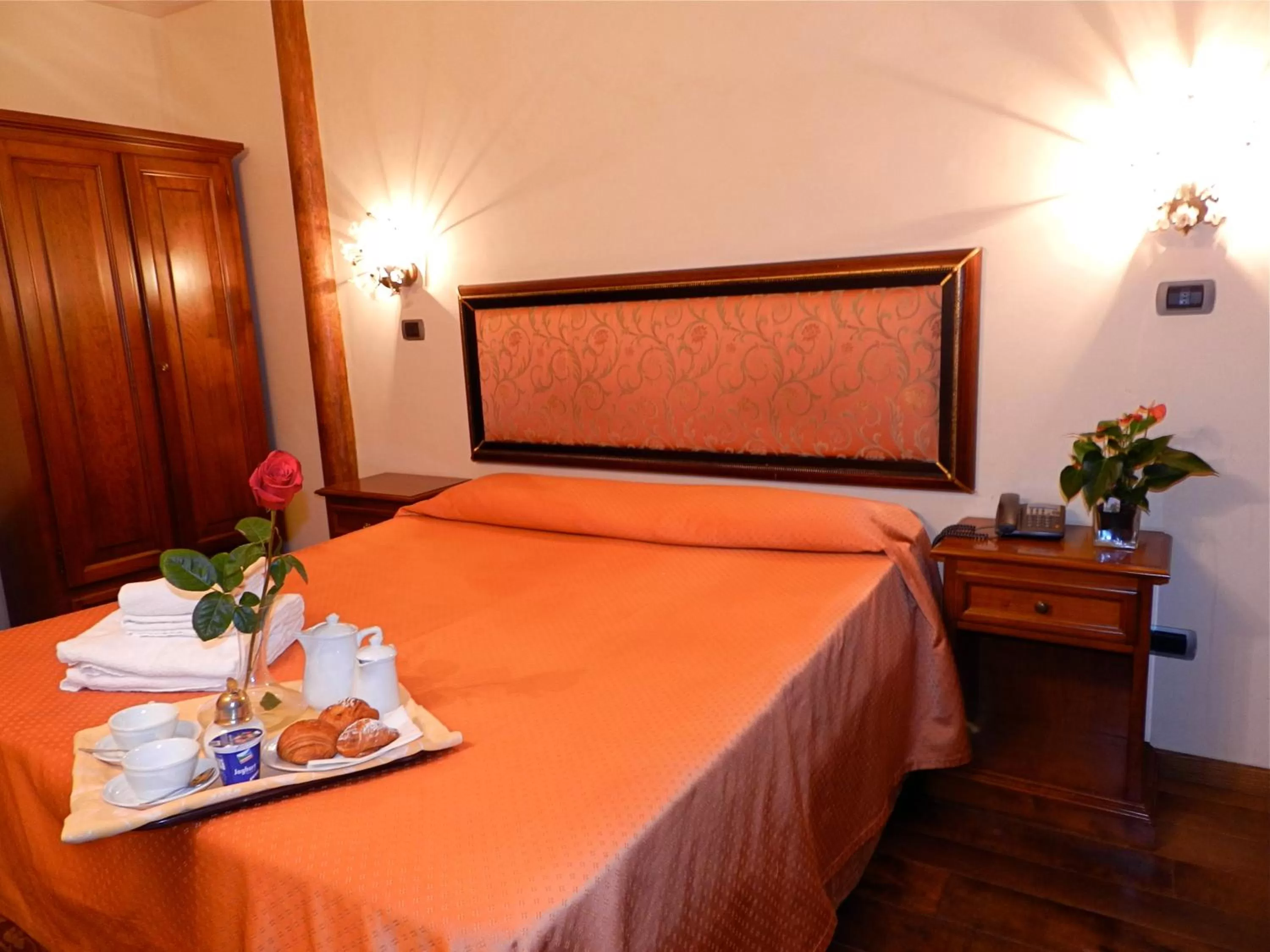 Bed in Domus Florentiae Hotel