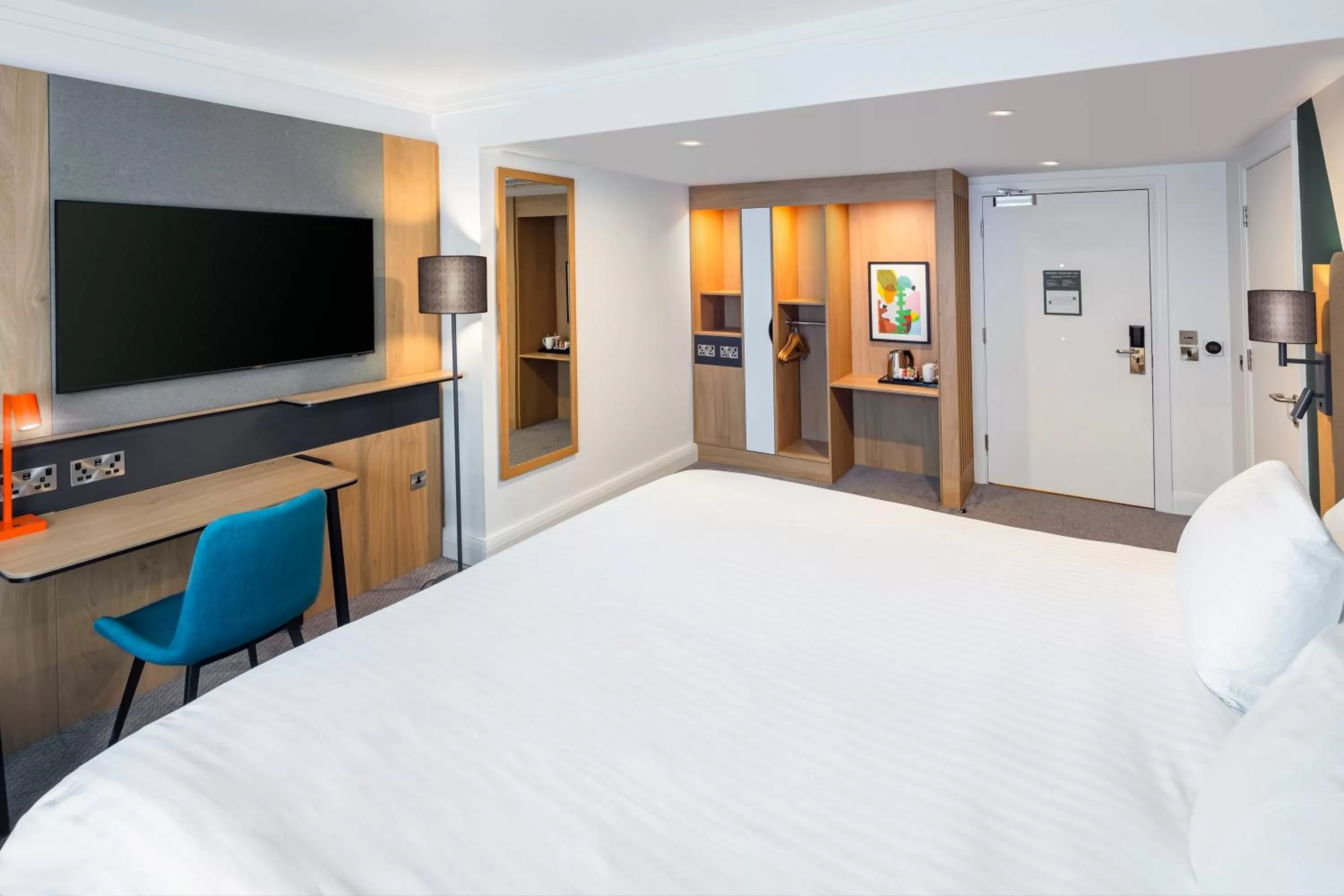 Photo of the whole room, Bed in Holiday Inn London-Bexley by IHG