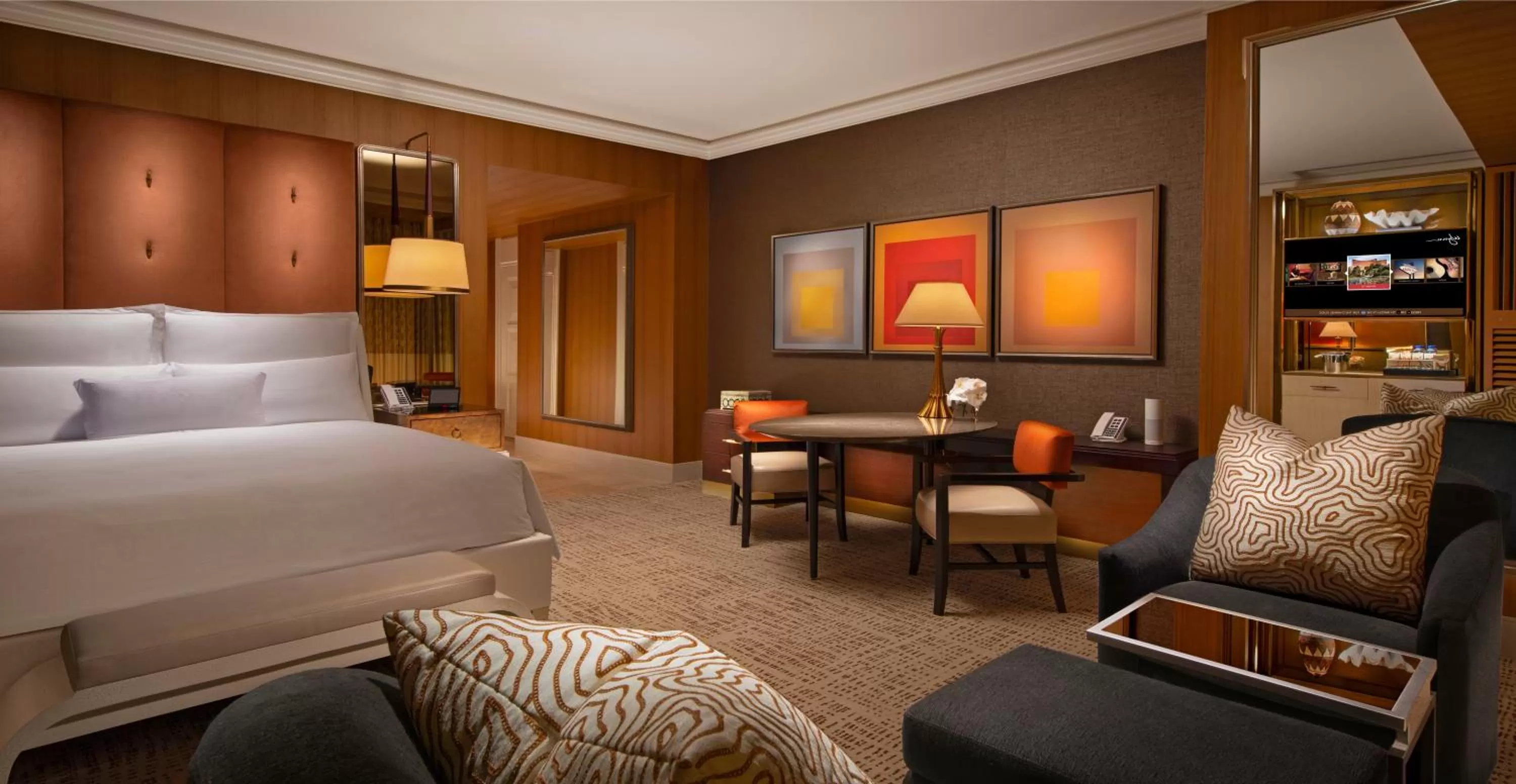 Photo of the whole room, Bed in Wynn Las Vegas