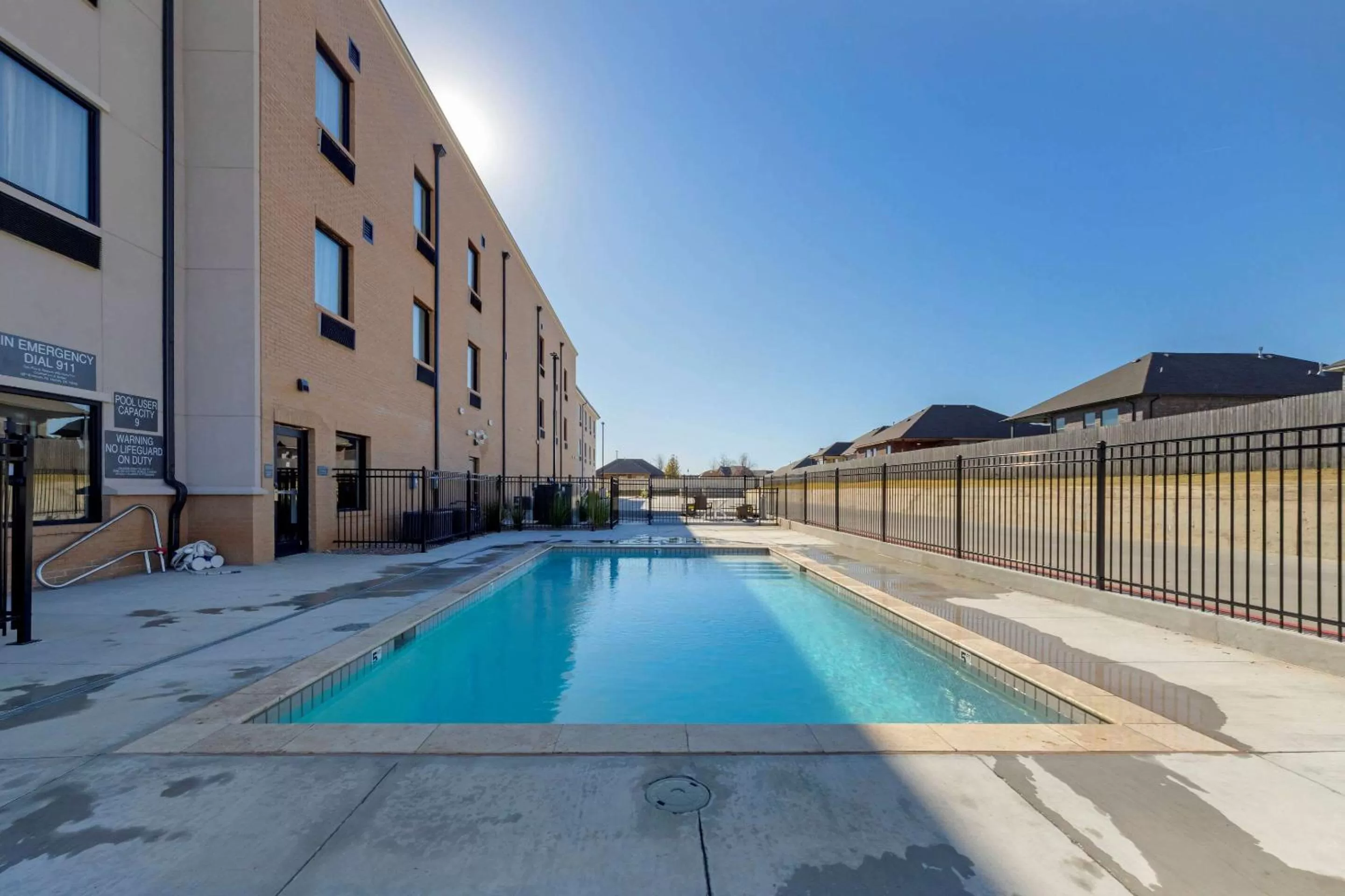 Swimming pool in Comfort Inn & Suites Harrah