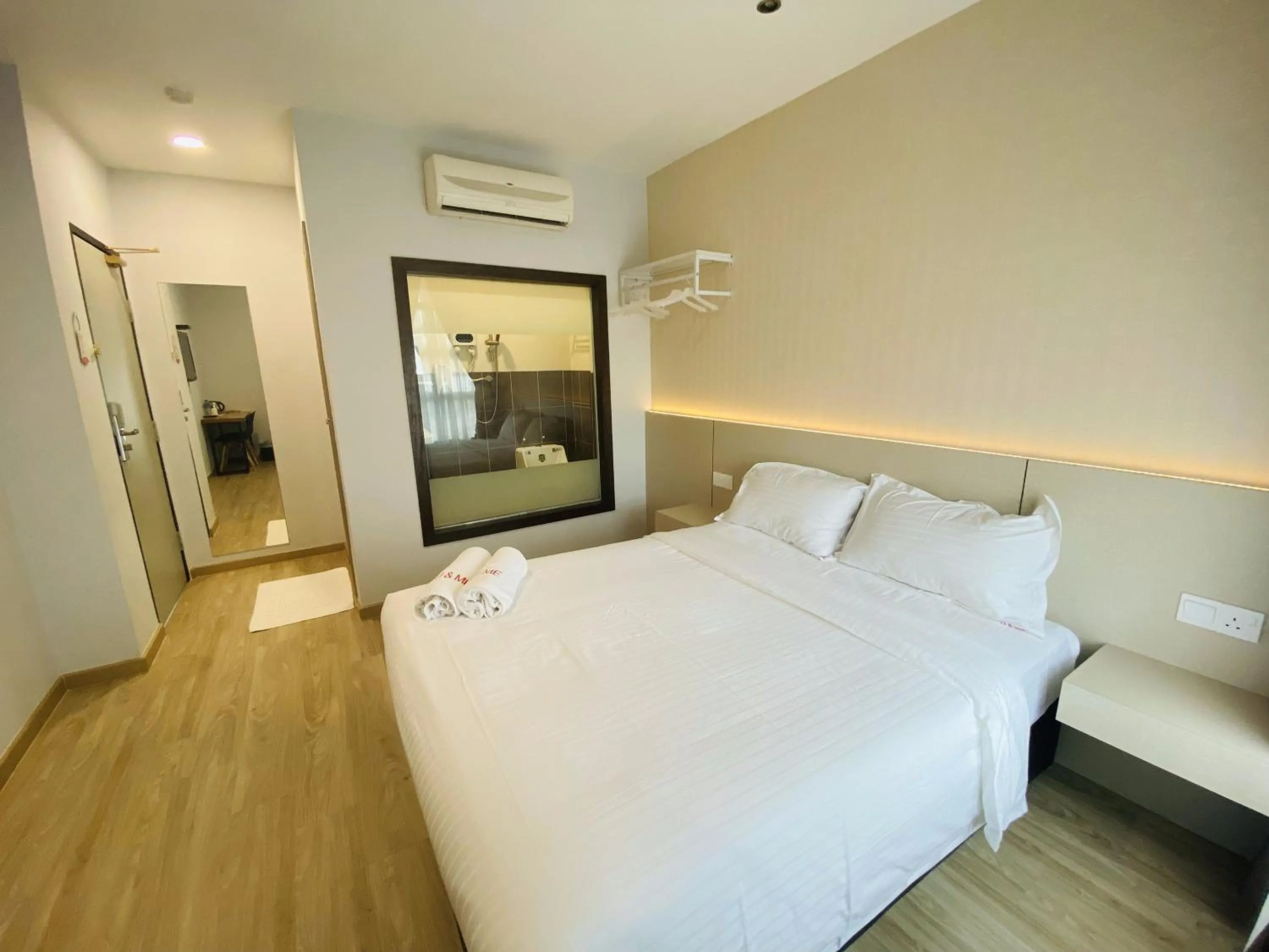 Photo of the whole room, Bed in Hotel U and Me