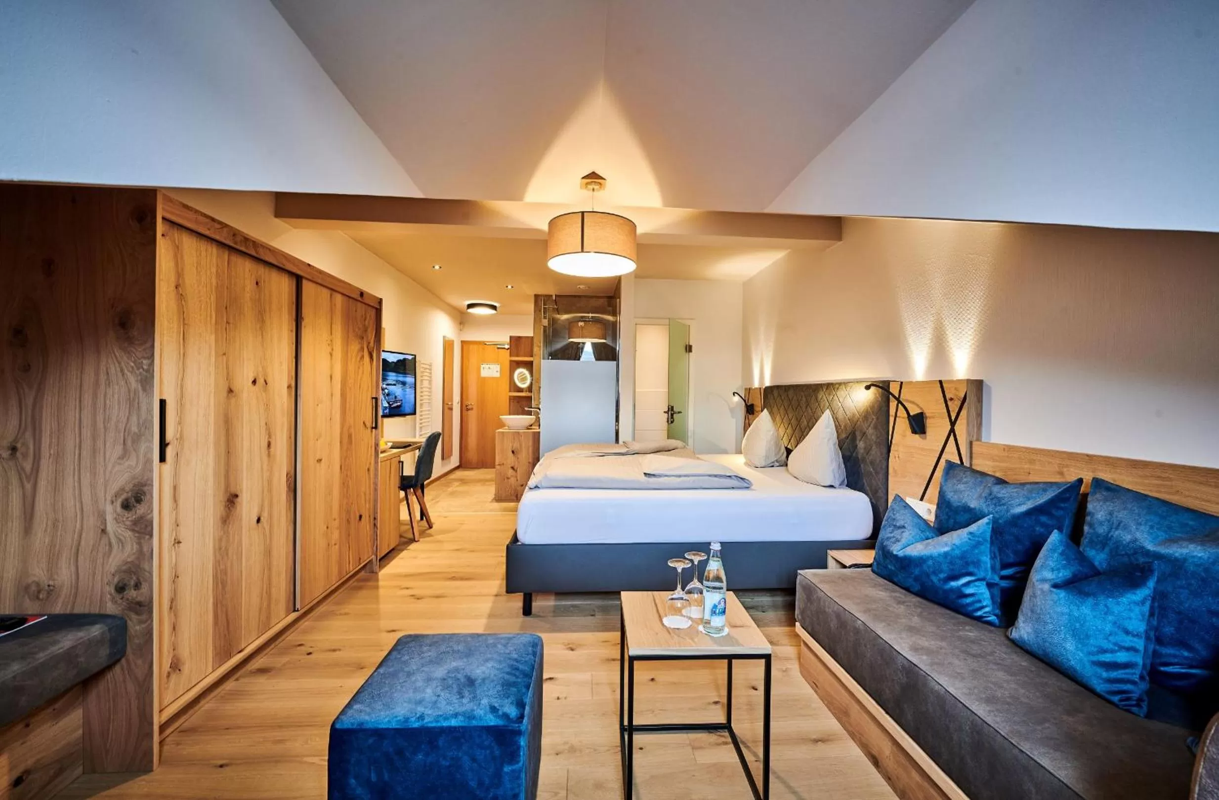 Photo of the whole room, Bed in Posthotel Rattenberg