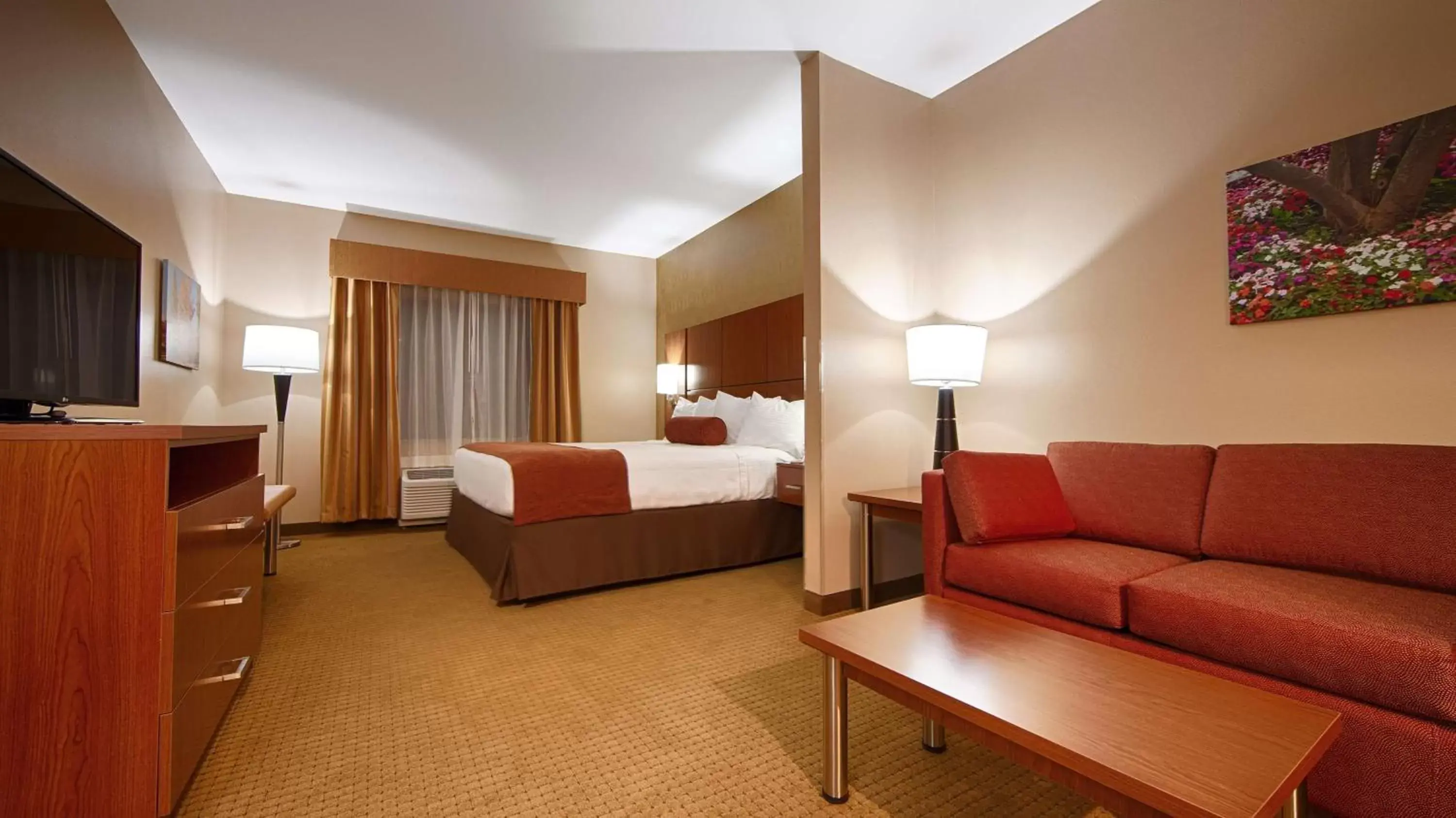 Suite with King Bed and Bath Tub - Disability Access/Non-Smoking in Best Western Plus Finger Lakes Inn & Suites Suite with King Bed and Bath Tub - Disability Access/Non-Smoking in Best Western Plus Finger Lakes Inn & Suites