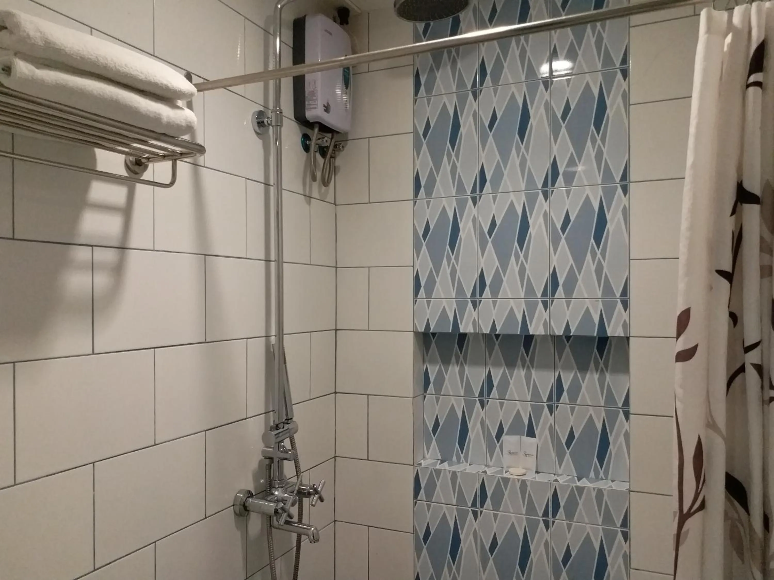 Deluxe Double Room in Leez Inn Malate