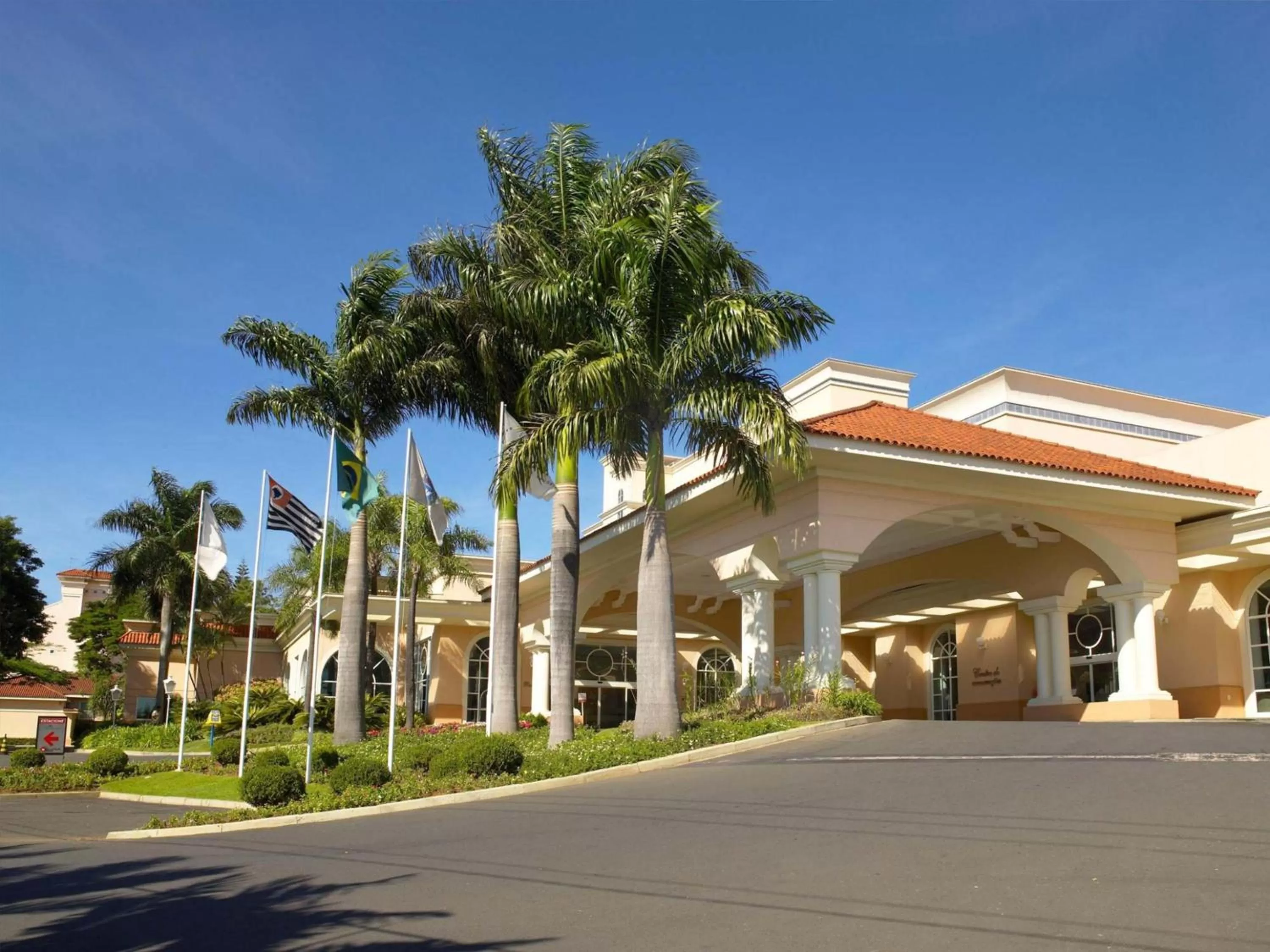 Facade/entrance in Royal Palm Plaza Resort
