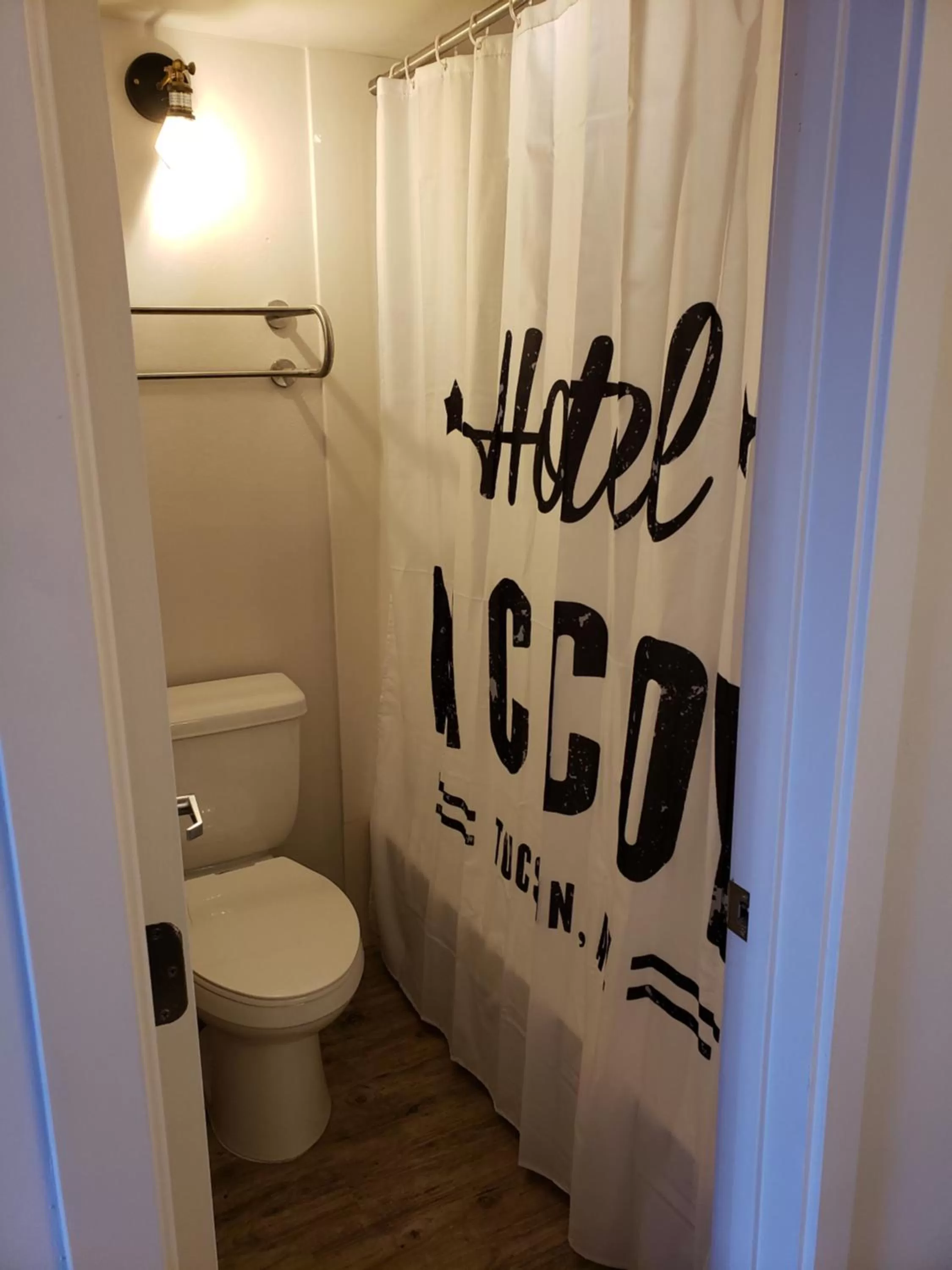 Shower in Hotel McCoy - Art, Coffee, Beer, Wine