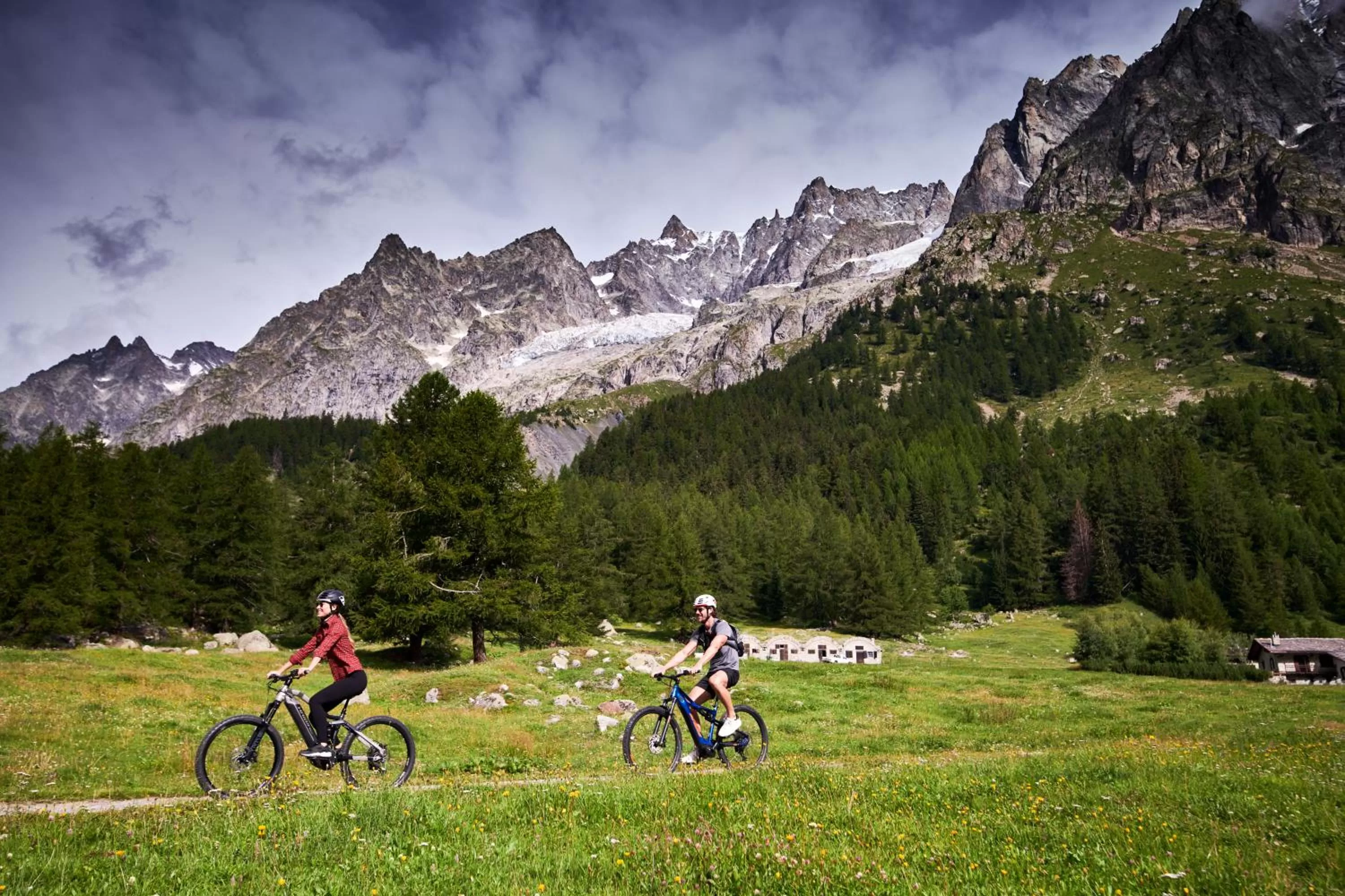 Cycling in Le Massif Hotel & Lodge Courmayeur The Leading Hotels of the World