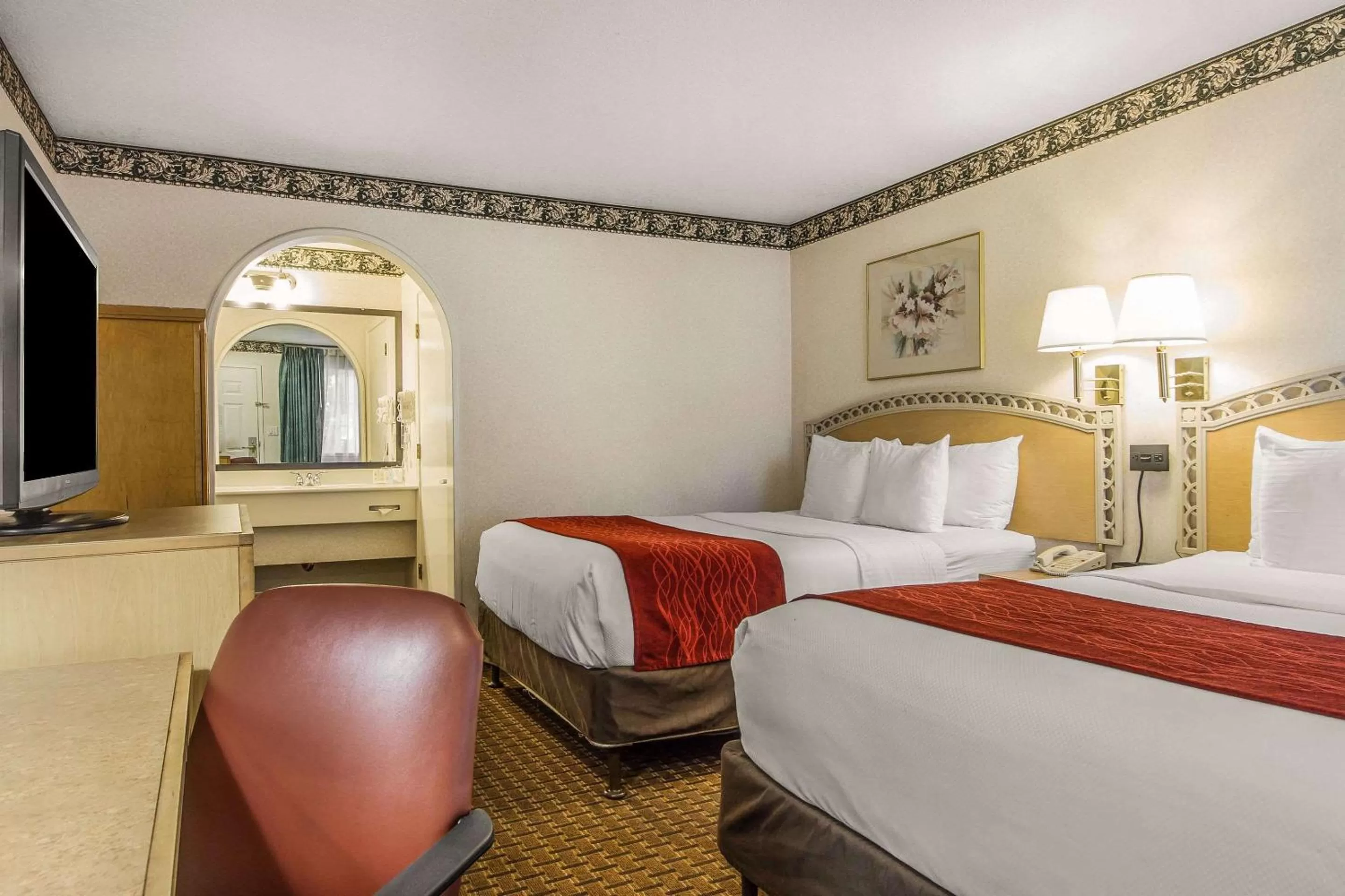 Photo of the whole room, Bed in Comfort Inn Palo Alto